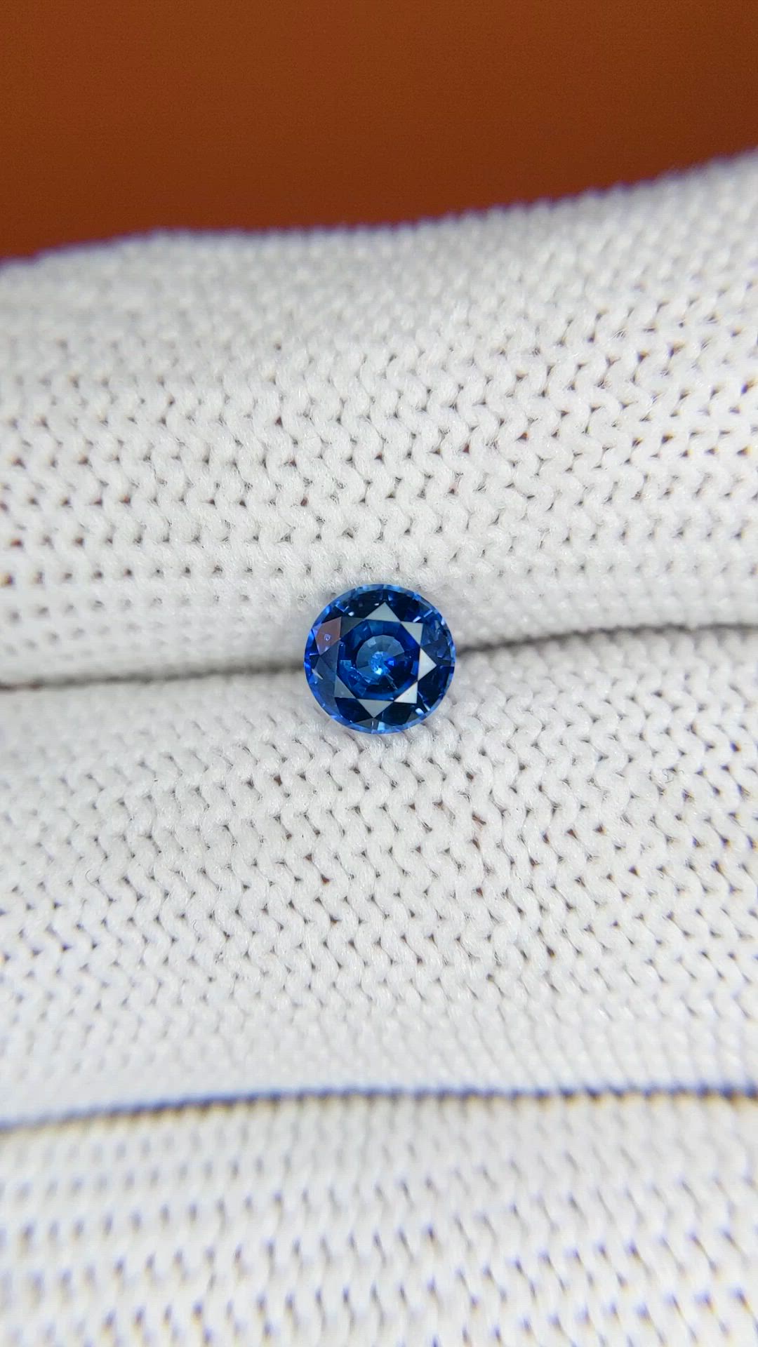 0.75 Ct. Blue Sapphire from Ceylon (Sri Lanka) Size Video