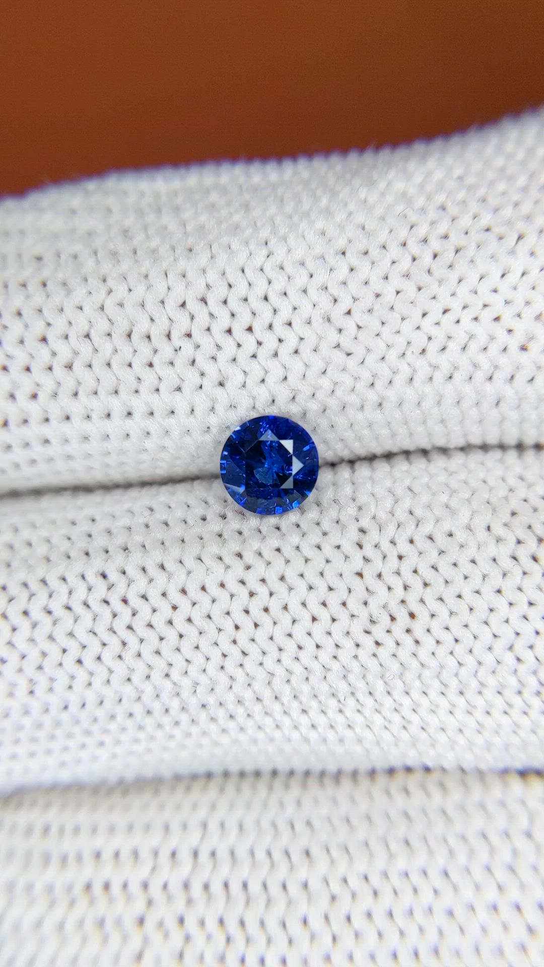 0.65 Ct. Blue Sapphire from Ceylon (Sri Lanka) Size Video