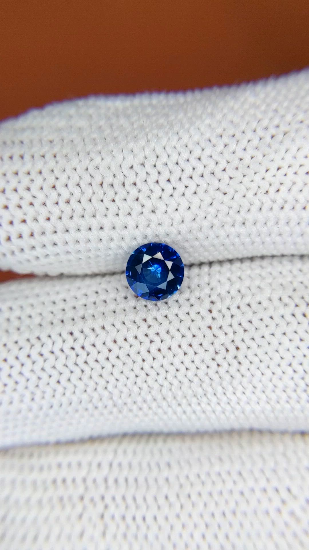 0.76 Ct. Blue Sapphire from Ceylon (Sri Lanka) Size Video