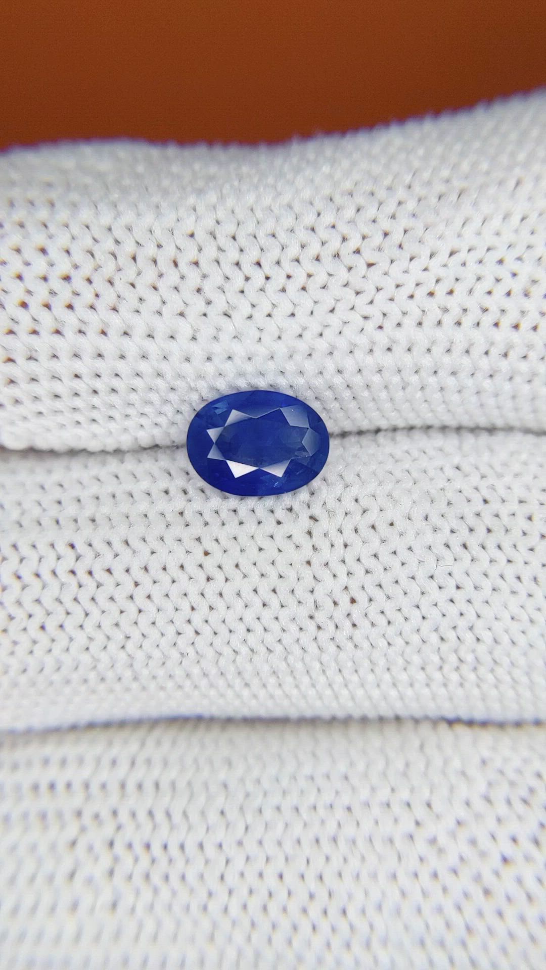 1.07 Ct. Blue Sapphire from Ceylon (Sri Lanka) Size Video