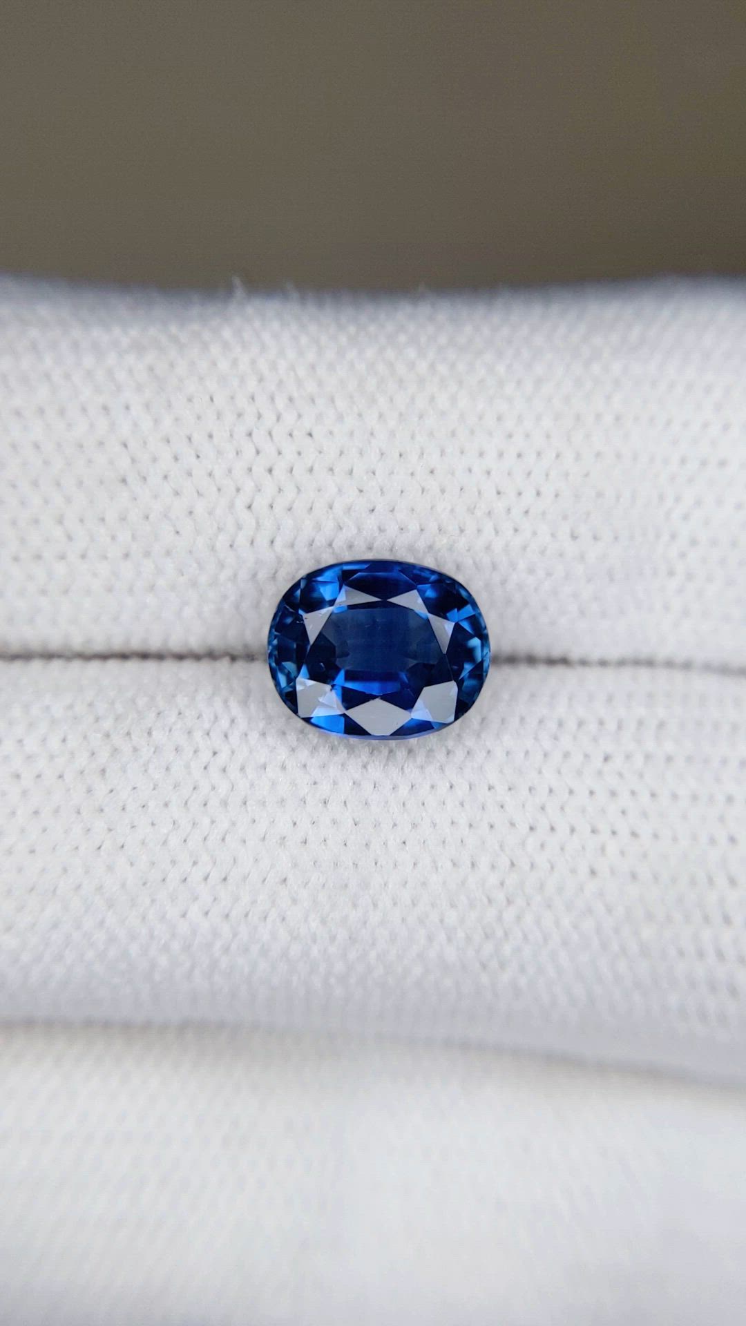 2.73 Ct. Blue Sapphire from Ceylon (Sri Lanka) Size Video