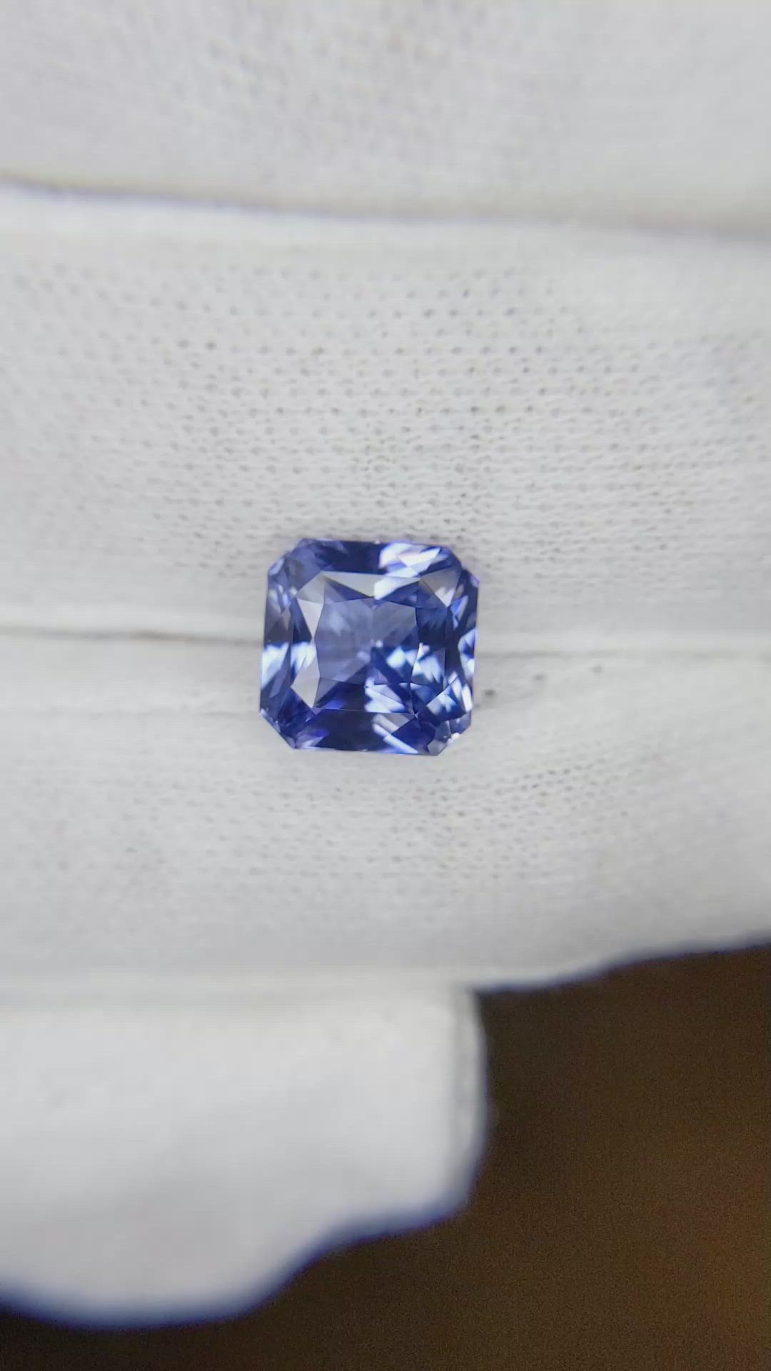 4.08 Ct. Sapphire from Ceylon (Sri Lanka) Size Video