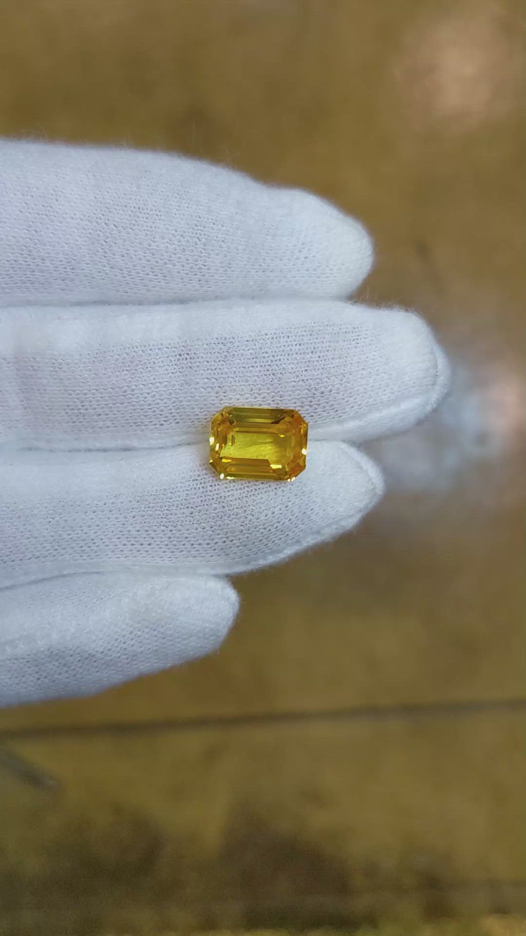 5.00 Ct. Orangish Yellow Sapphire from Ceylon (Sri Lanka) Size Video