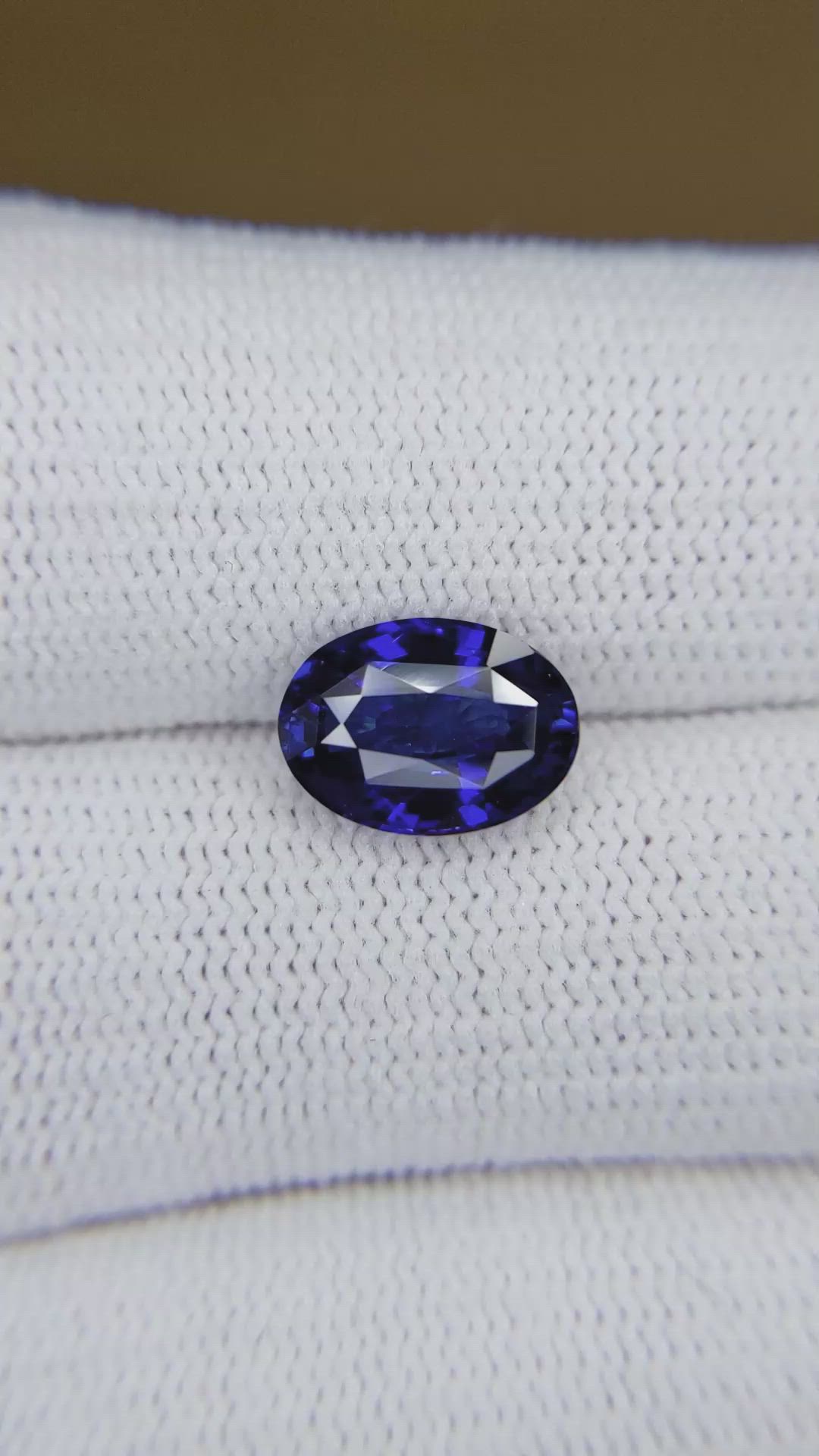 3.59 Ct. Blue Sapphire from Ceylon (Sri Lanka) Size Video