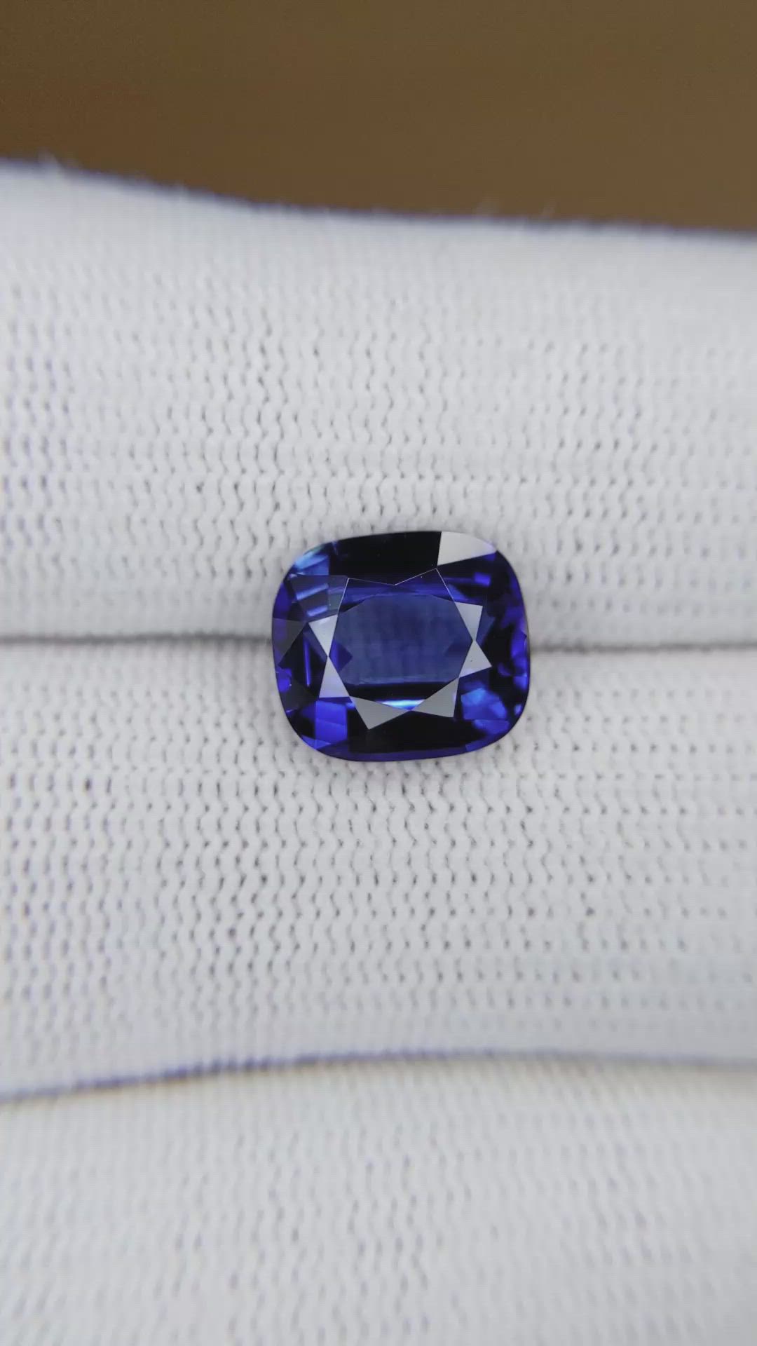 4.57 Ct. Blue Sapphire from Ceylon (Sri Lanka) Size Video