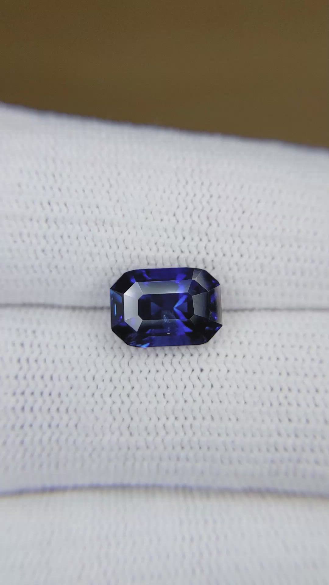4.24 Ct. Blue Sapphire from Ceylon (Sri Lanka) Size Video