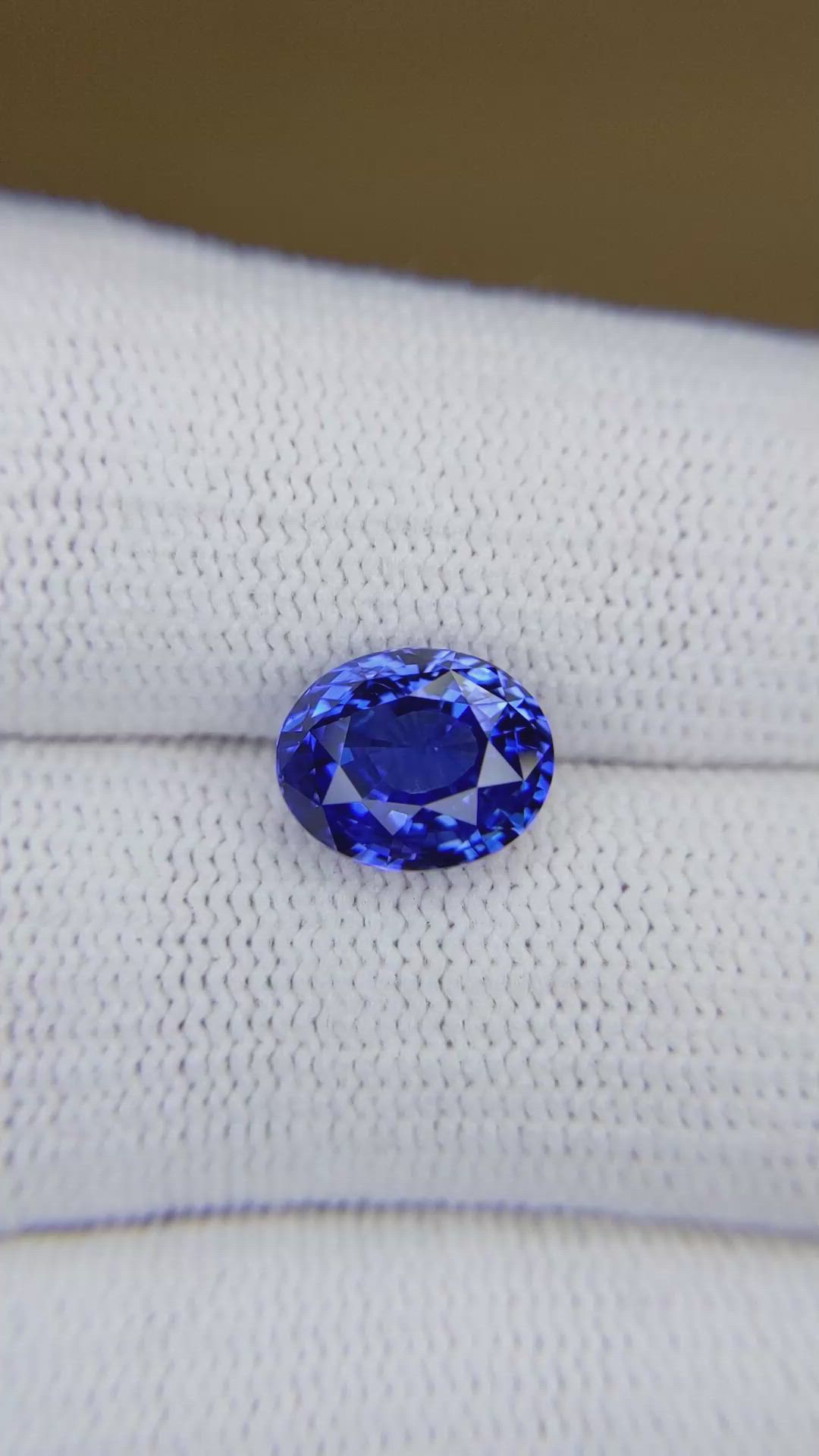 4.00 Ct. Blue Sapphire from Ceylon (Sri Lanka) Size Video