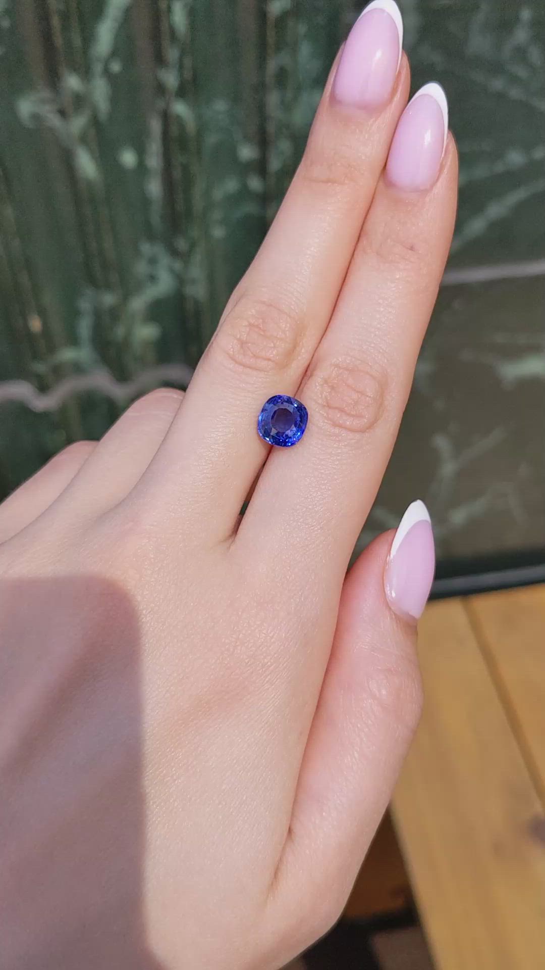 4.07 Ct. Blue Sapphire from Ceylon (Sri Lanka) Size Video