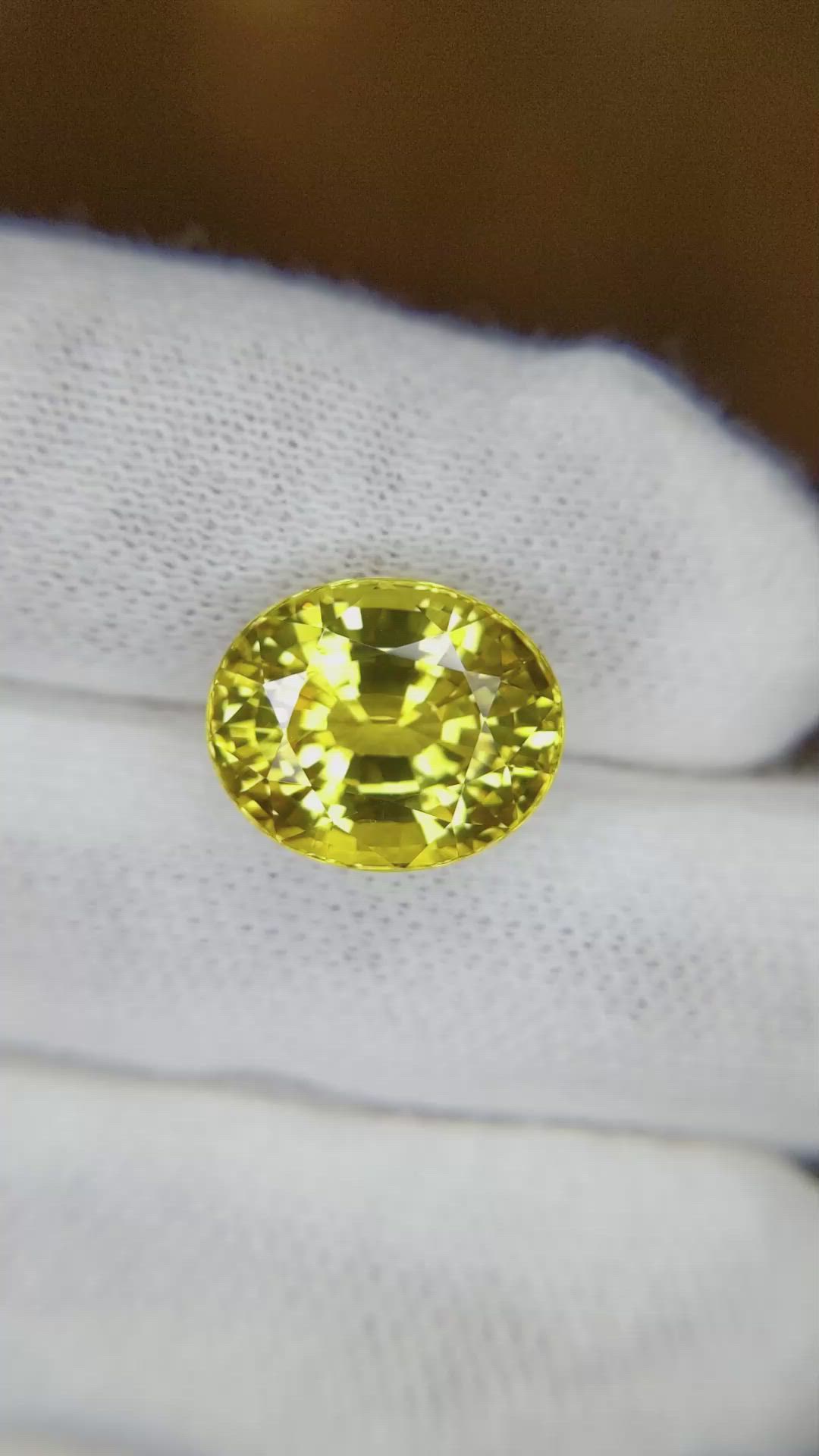 9.73 Ct. Yellow Sapphire from Ceylon (Sri Lanka) Size Video