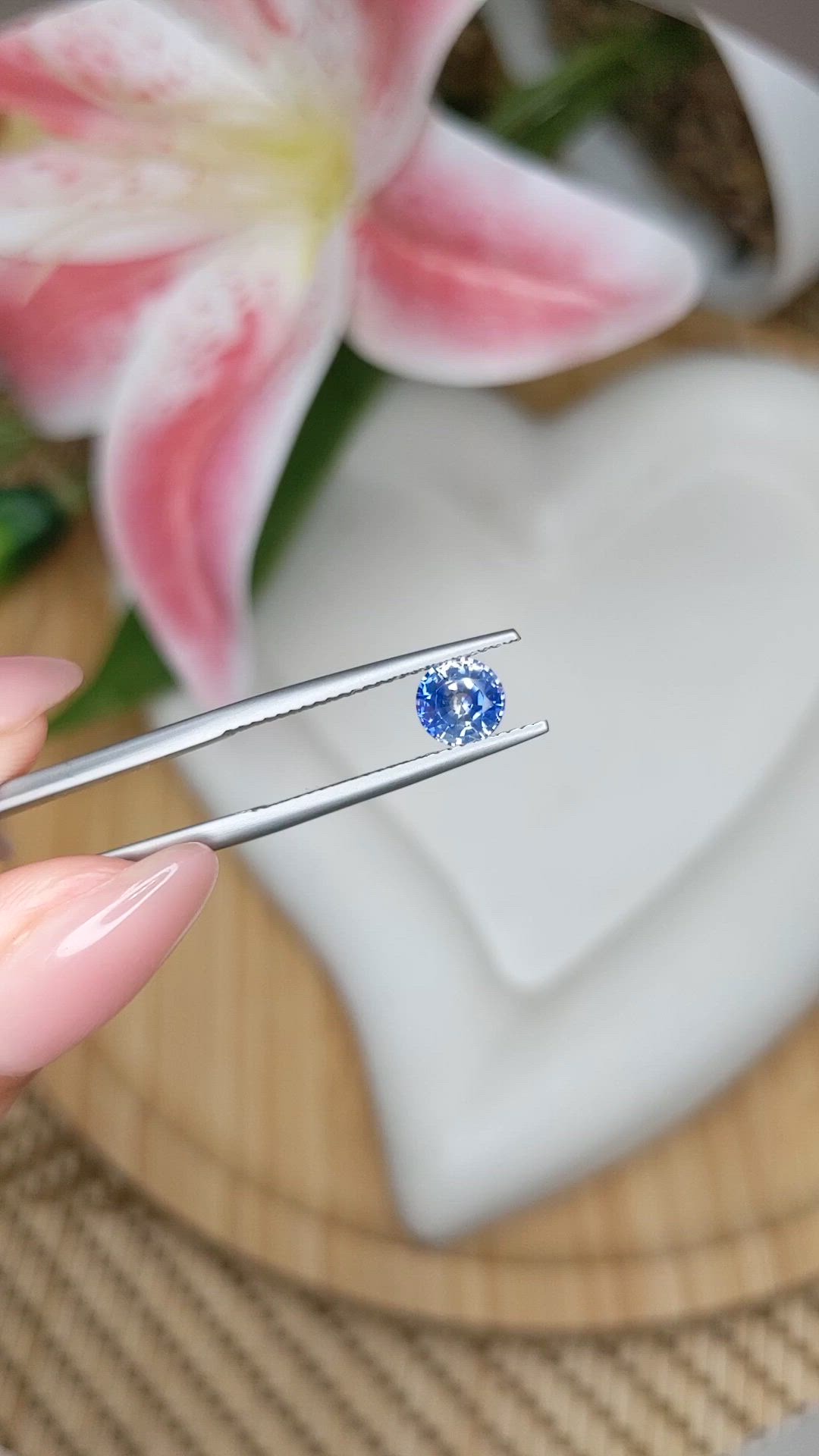 0.91 Ct. Bi Color / Parti Sapphire from Ceylon (Sri Lanka) Size Video