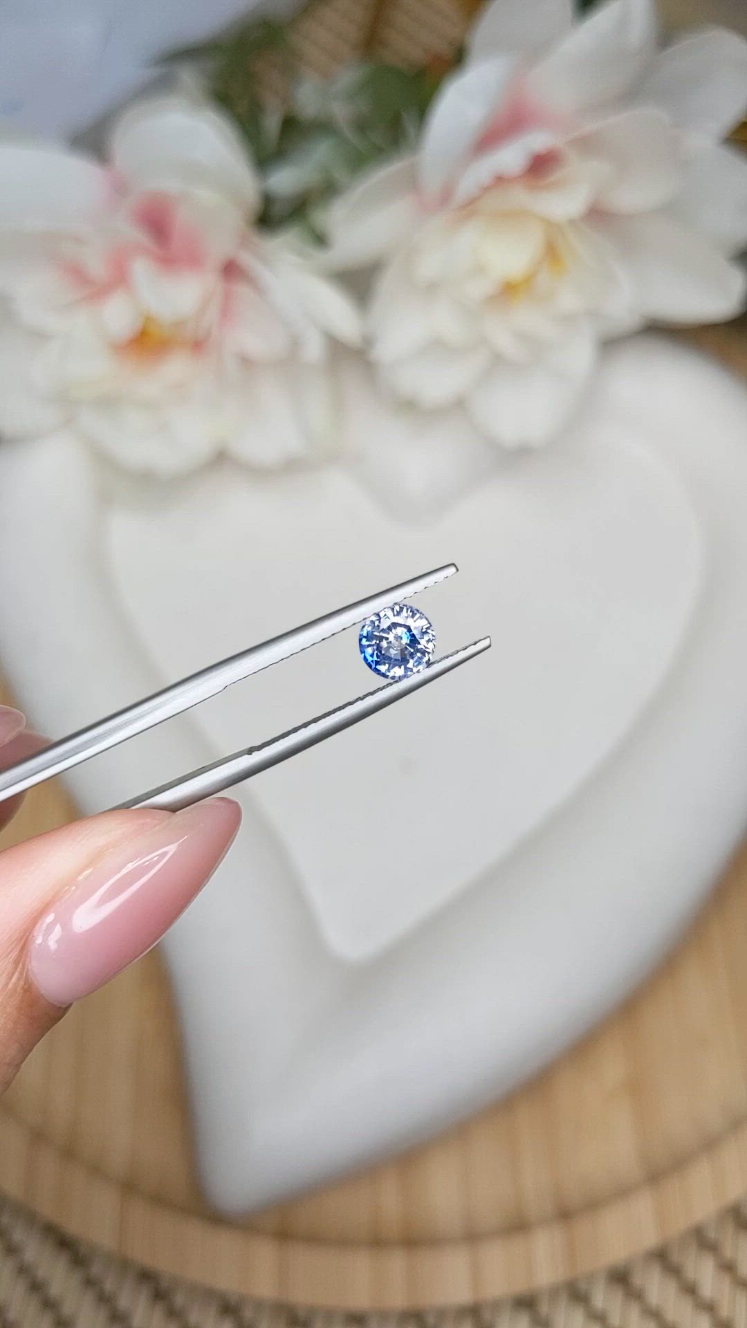 0.93 Ct. Bi Color / Parti Sapphire from Ceylon (Sri Lanka) Size Video