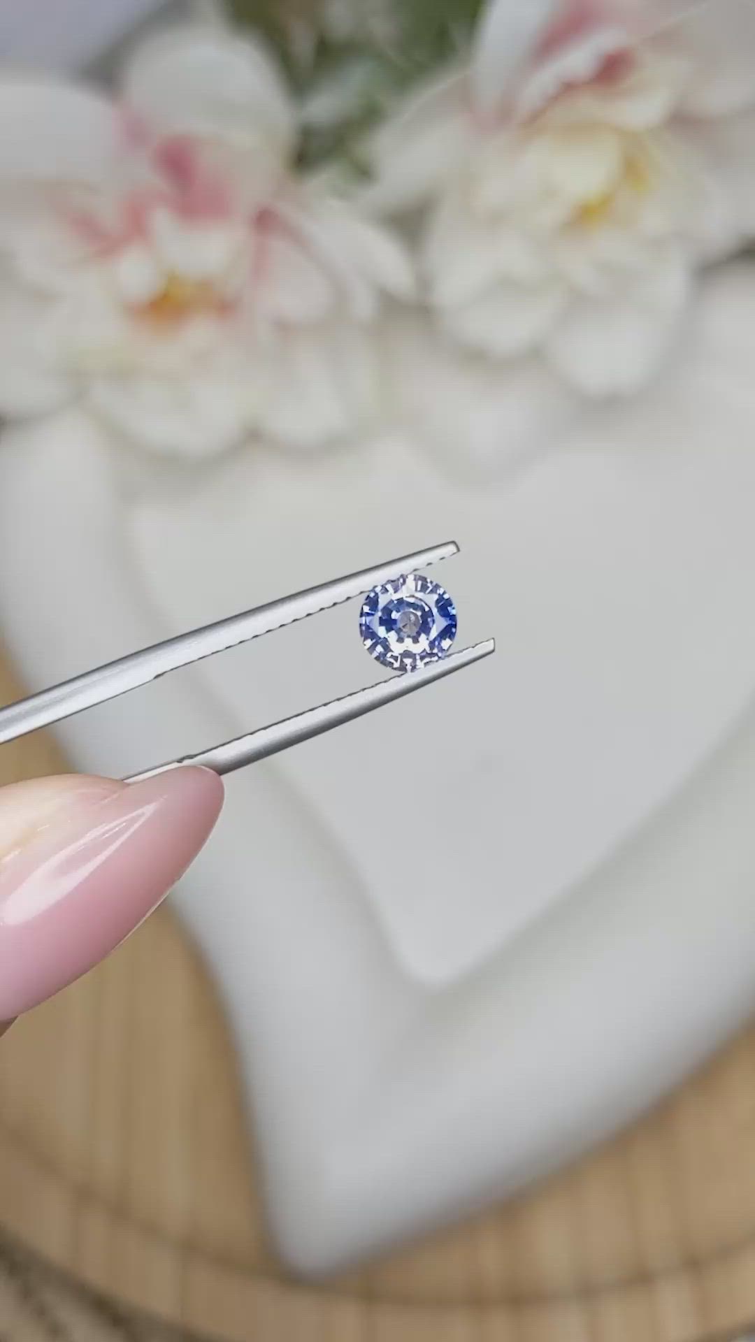 0.89 Ct. Bi Color / Parti Sapphire from Ceylon (Sri Lanka) Size Video