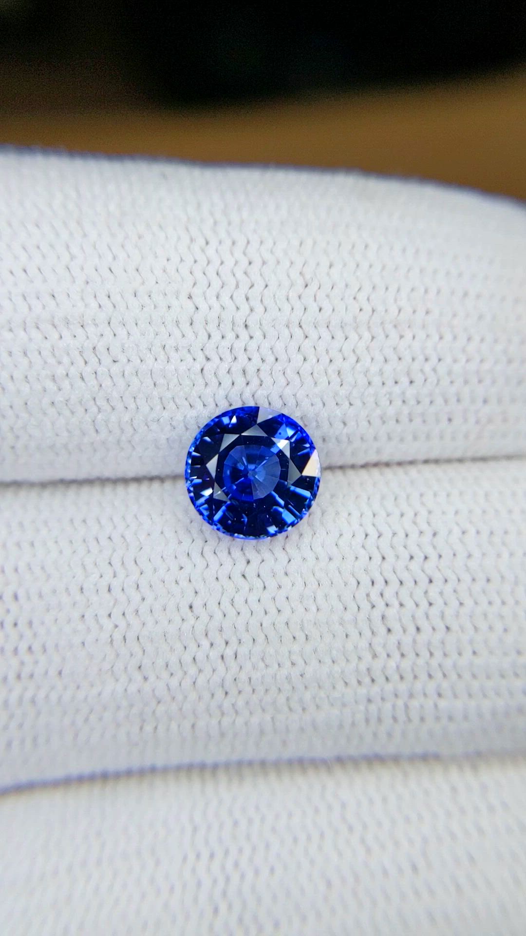 2.10 Ct. Blue Sapphire from Ceylon (Sri Lanka) Size Video