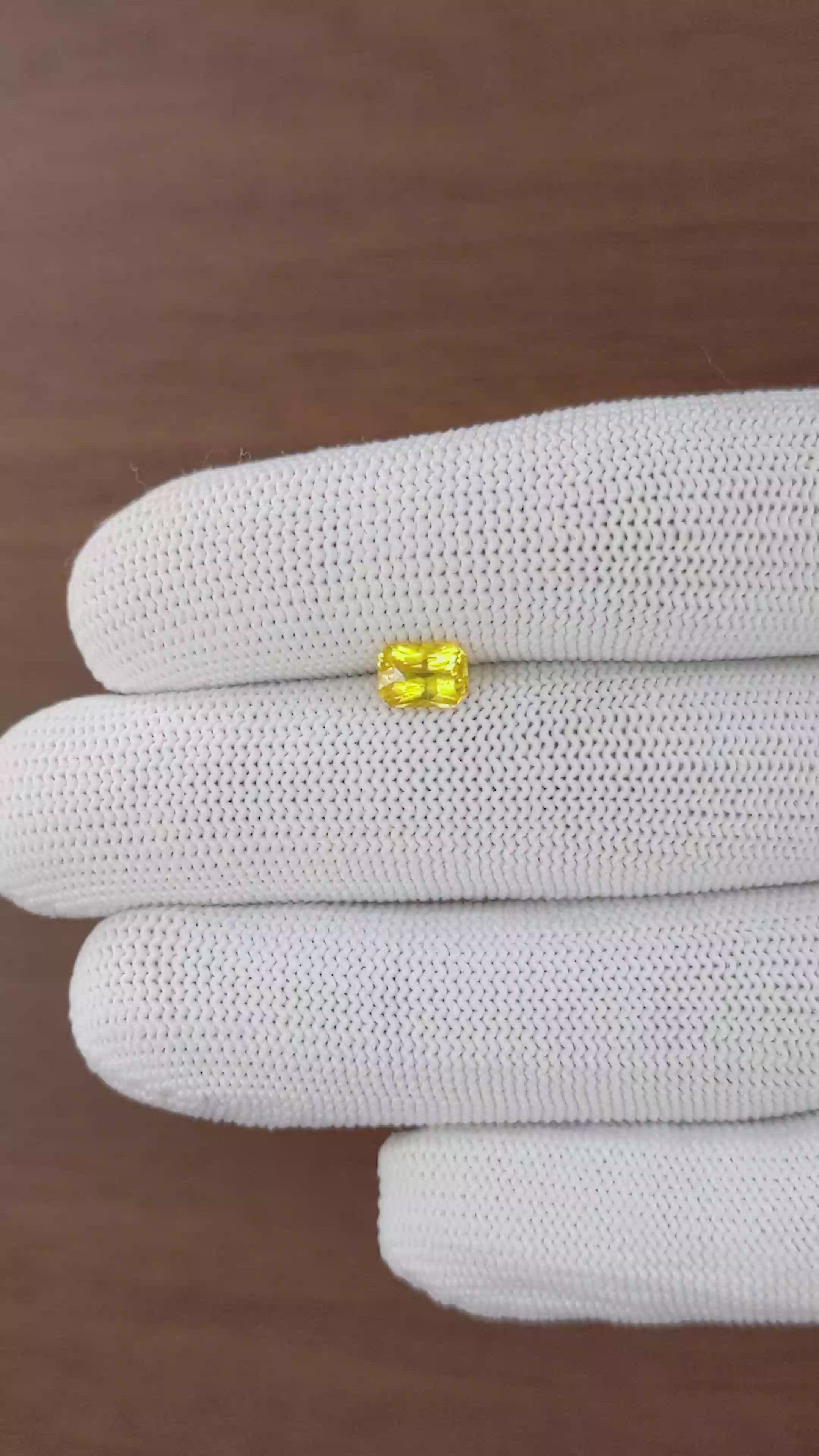1.03 Ct. Yellow Sapphire from Ceylon (Sri Lanka) Size Video