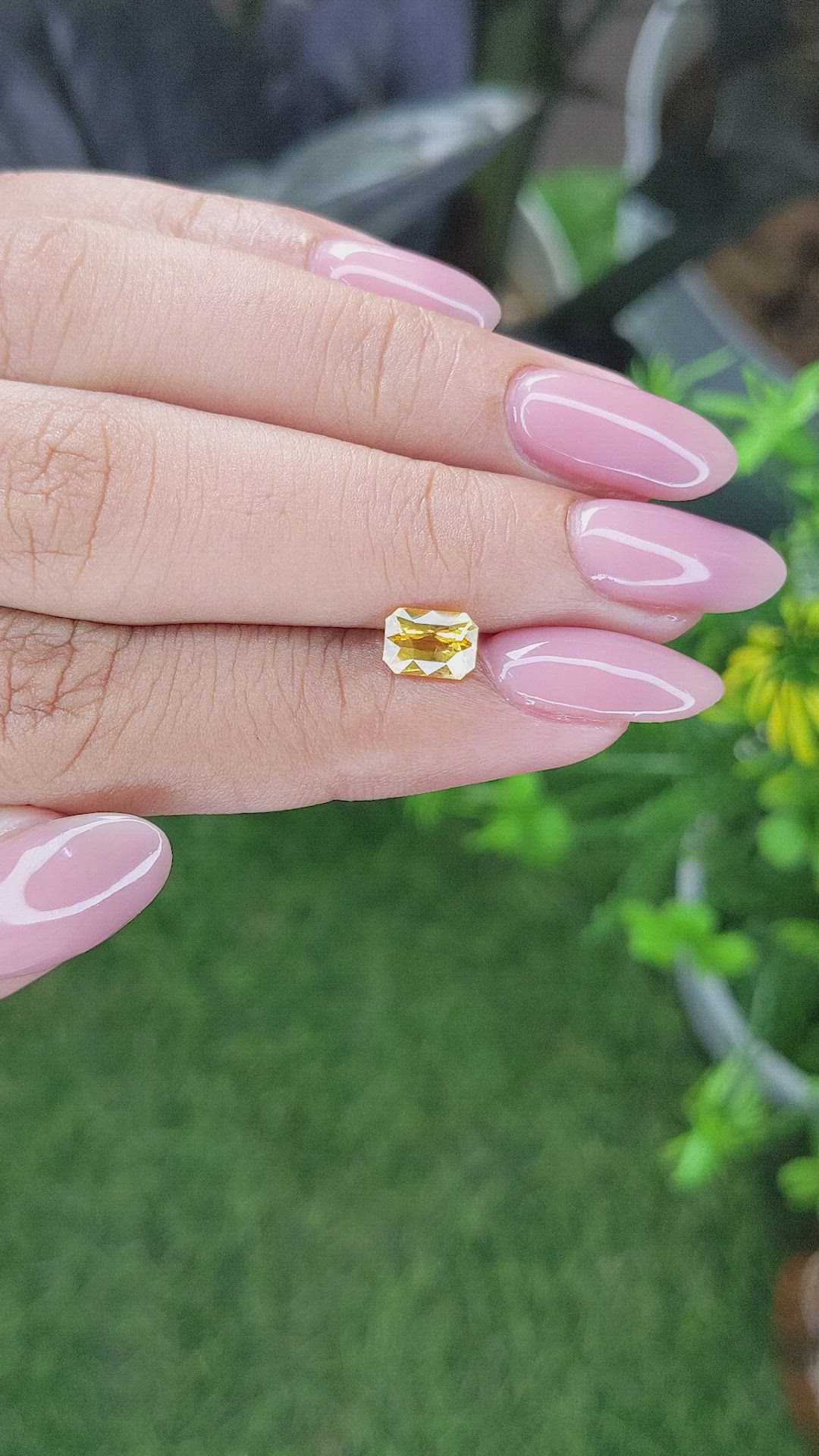 1.03 Ct. Yellow Sapphire from Ceylon (Sri Lanka) Size Video