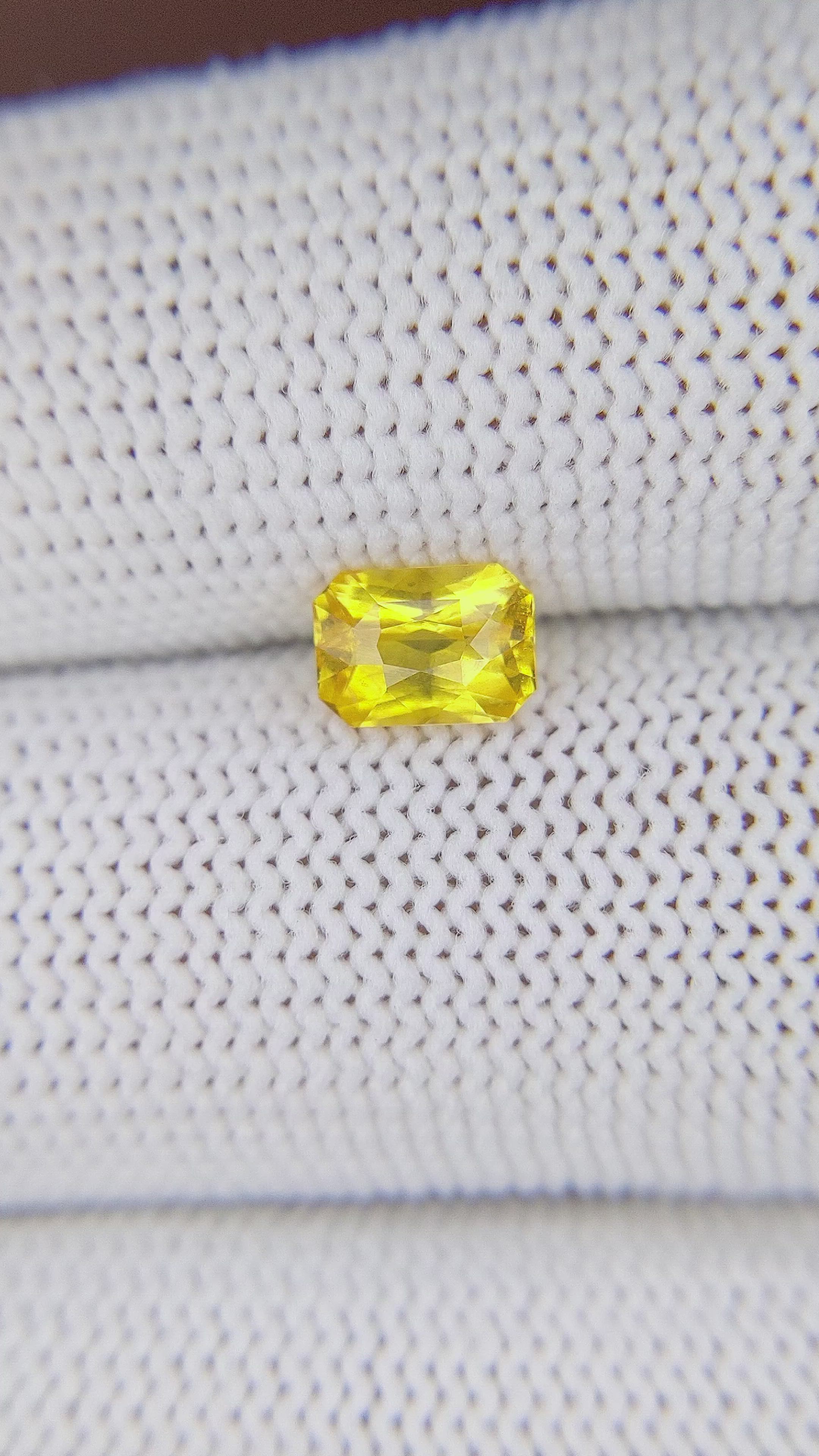 1.03 Ct. Yellow Sapphire from Ceylon (Sri Lanka) Size Video