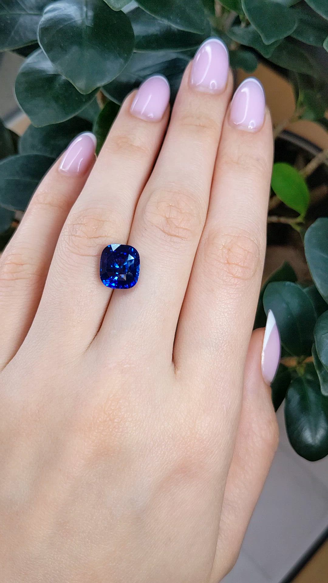 7.13 Ct. Blue Sapphire from Ceylon (Sri Lanka) Size Video