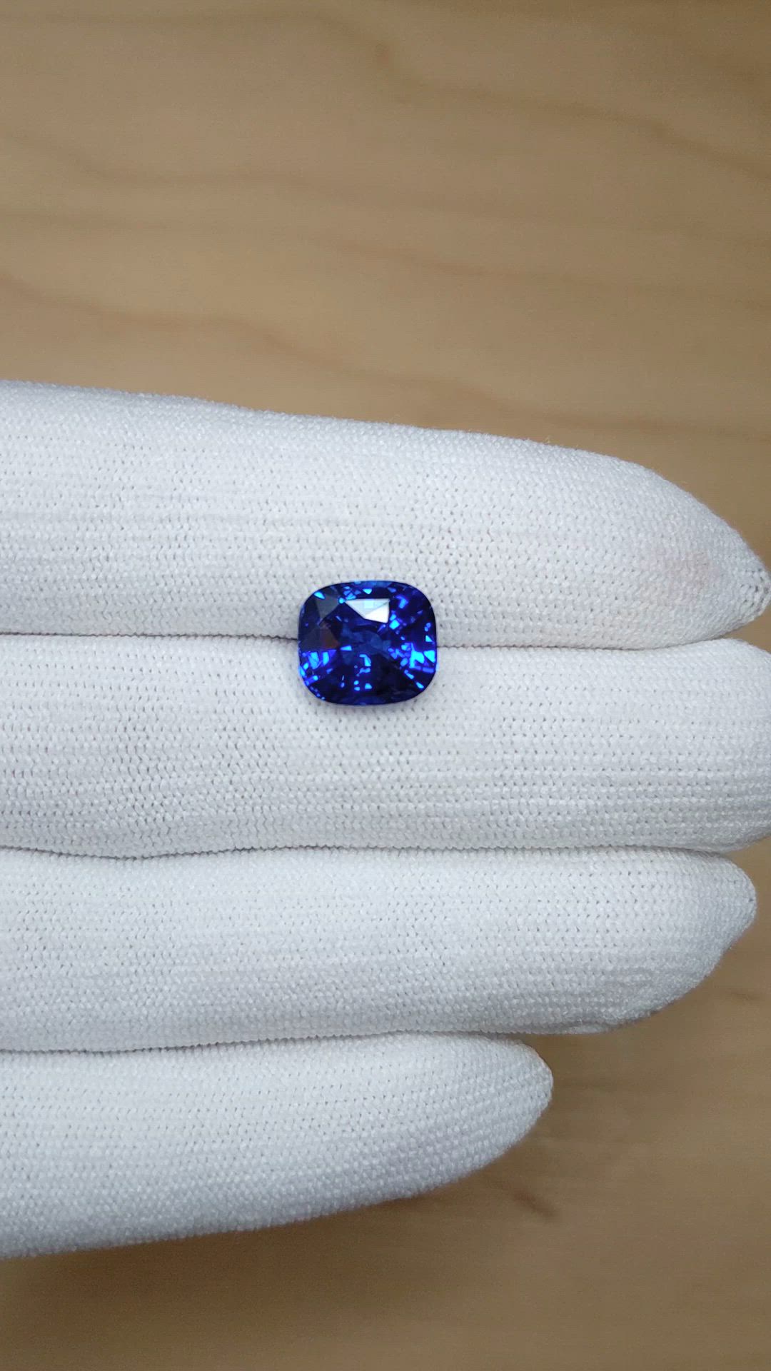 7.13 Ct. Blue Sapphire from Ceylon (Sri Lanka) Size Video