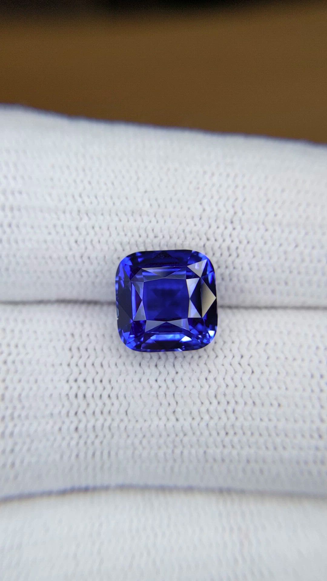 6.07 Ct. Blue Sapphire from Ceylon (Sri Lanka) Size Video