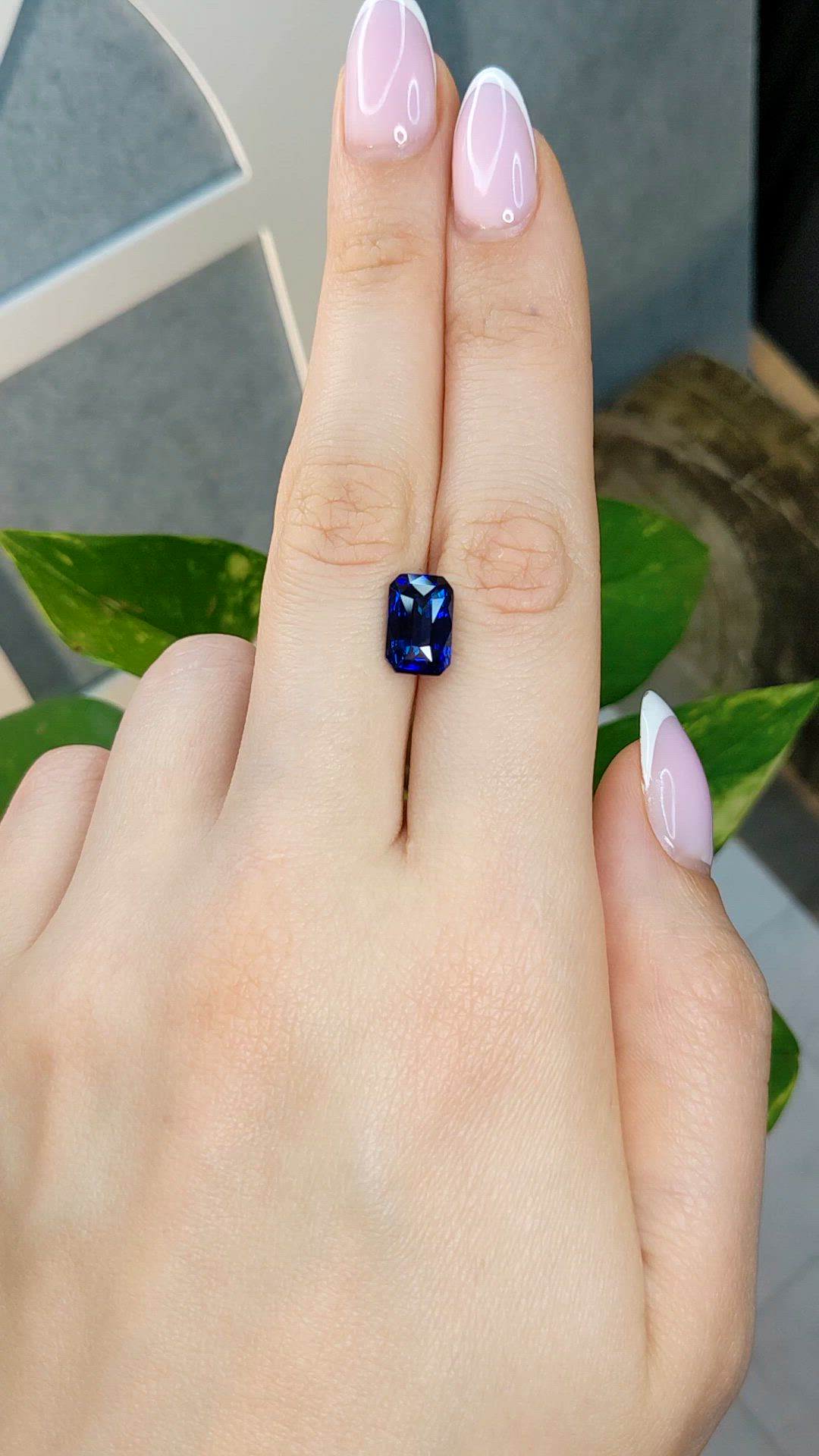 4.52 Ct. Blue Sapphire from Ceylon (Sri Lanka) Size Video