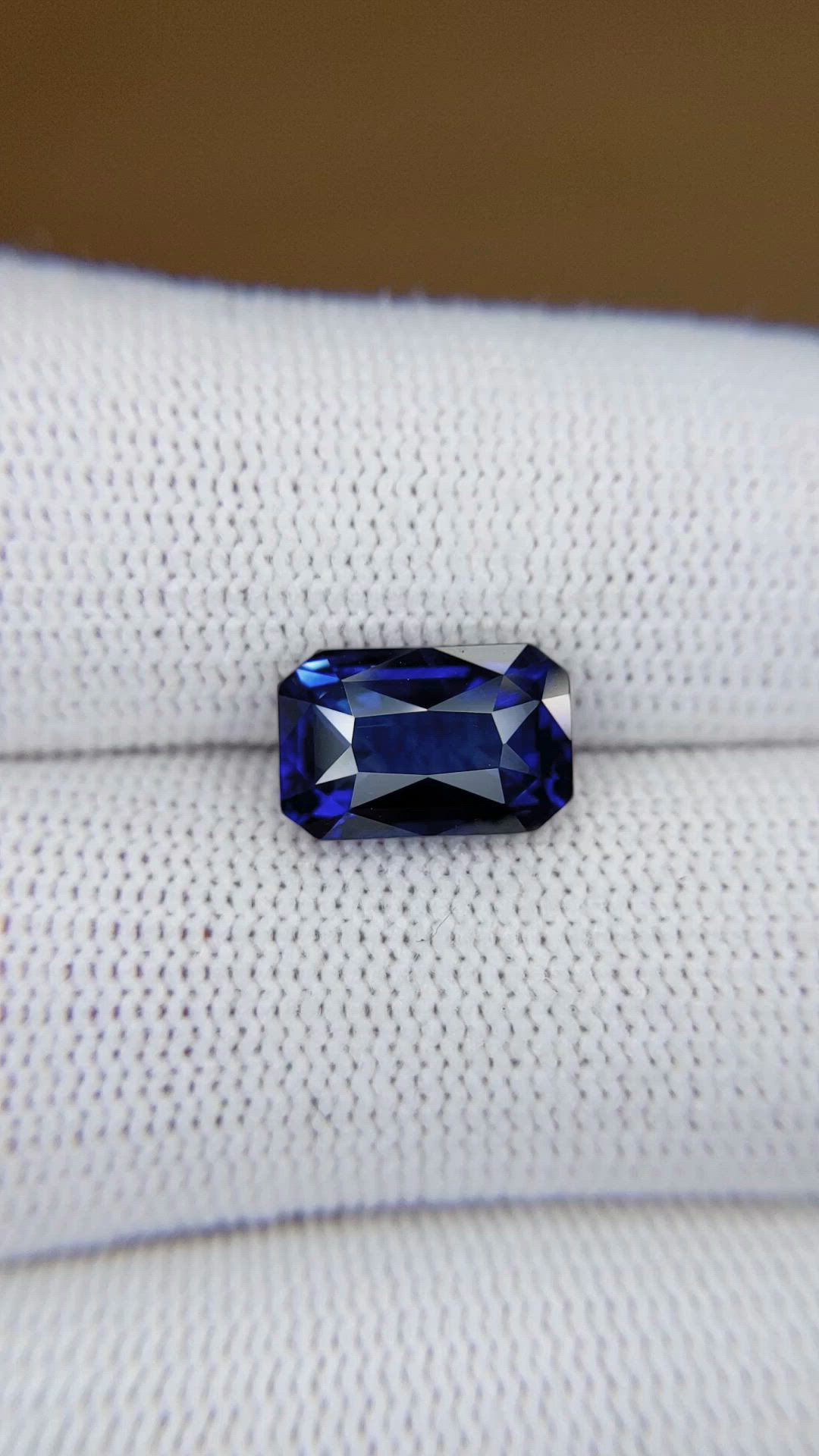 4.52 Ct. Blue Sapphire from Ceylon (Sri Lanka) Size Video