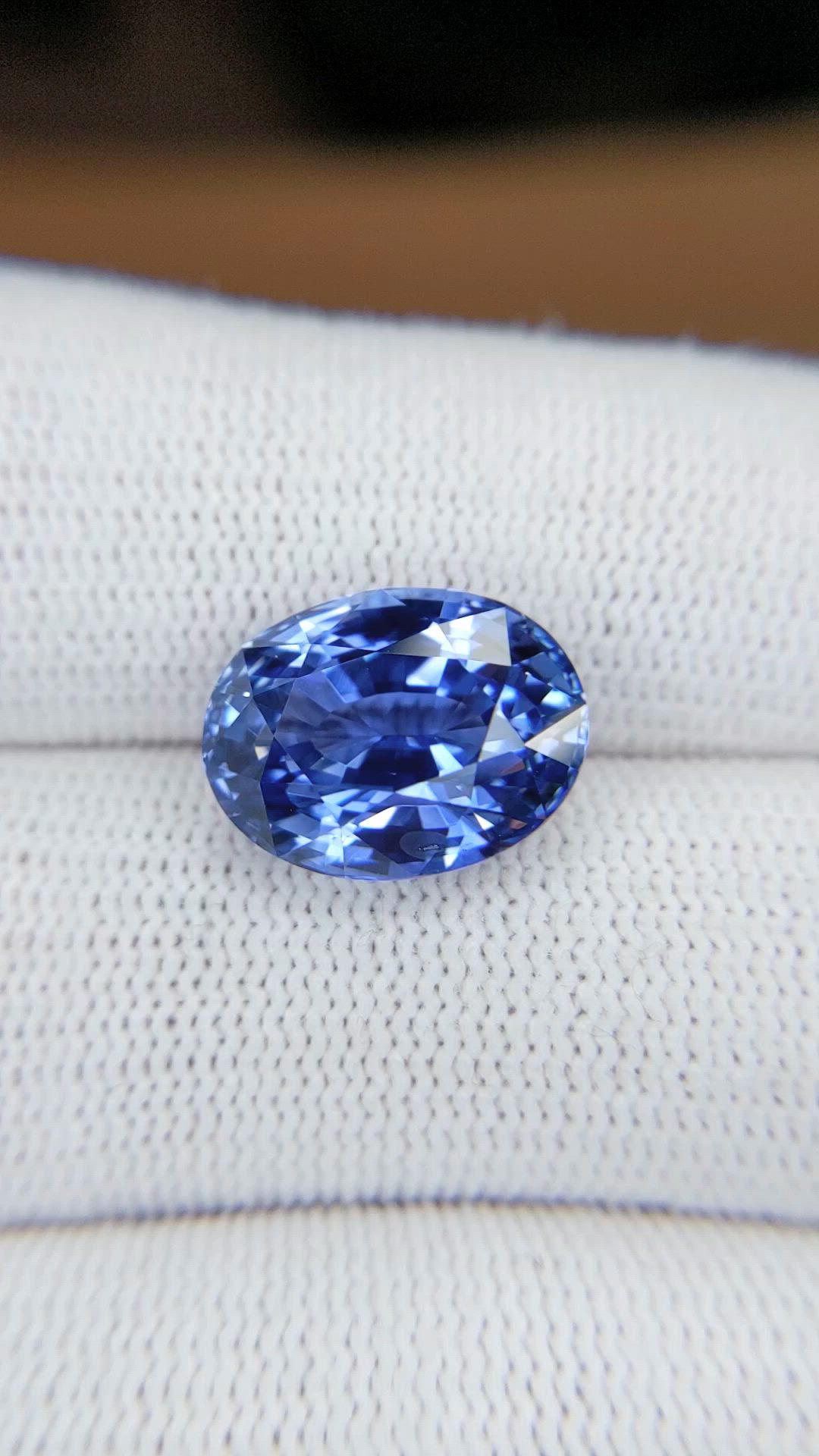 10.72 Ct. Blue Sapphire from Ceylon (Sri Lanka) Size Video