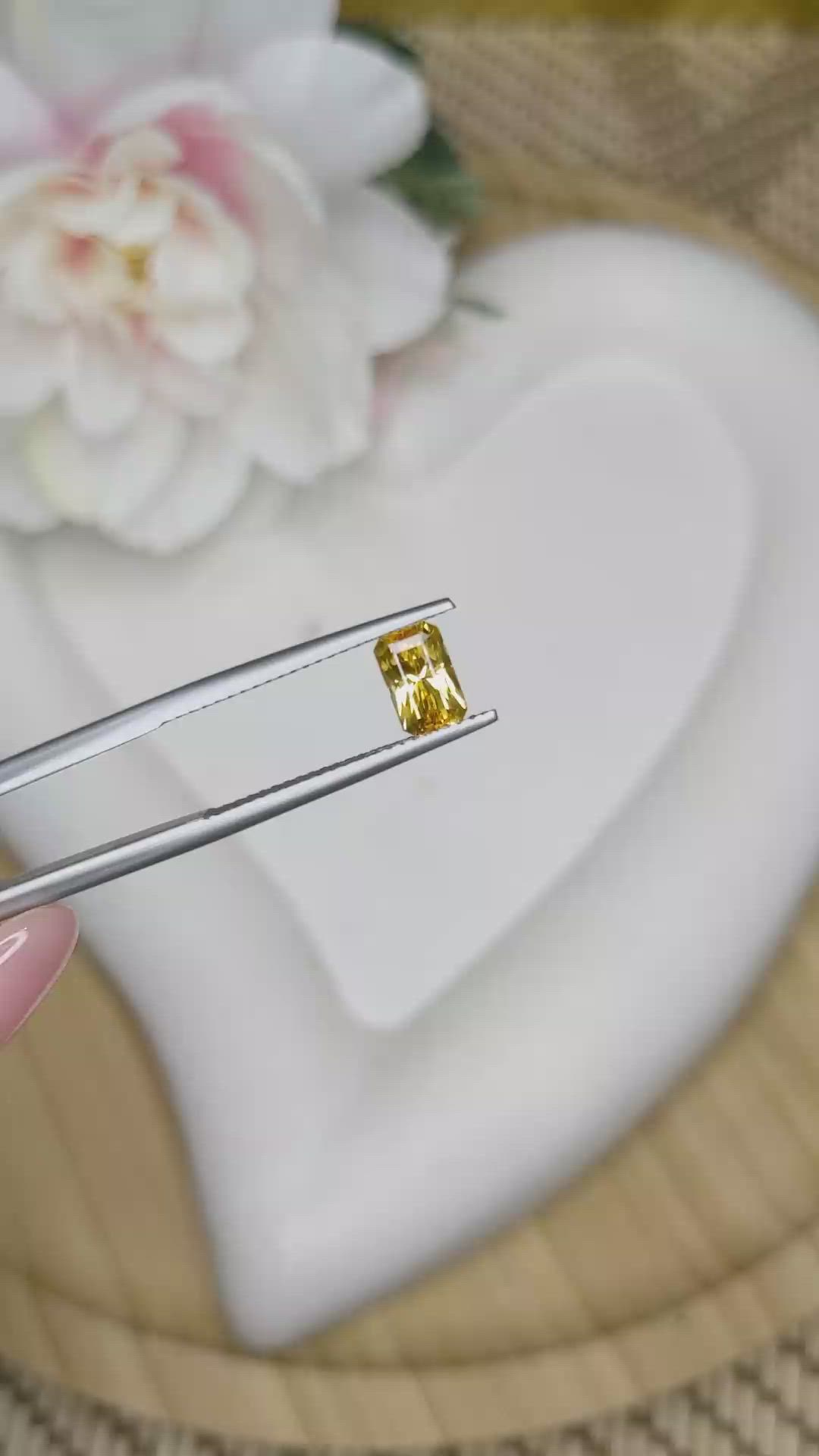 1.08 Ct. Yellow Sapphire from Ceylon (Sri Lanka) Size Video
