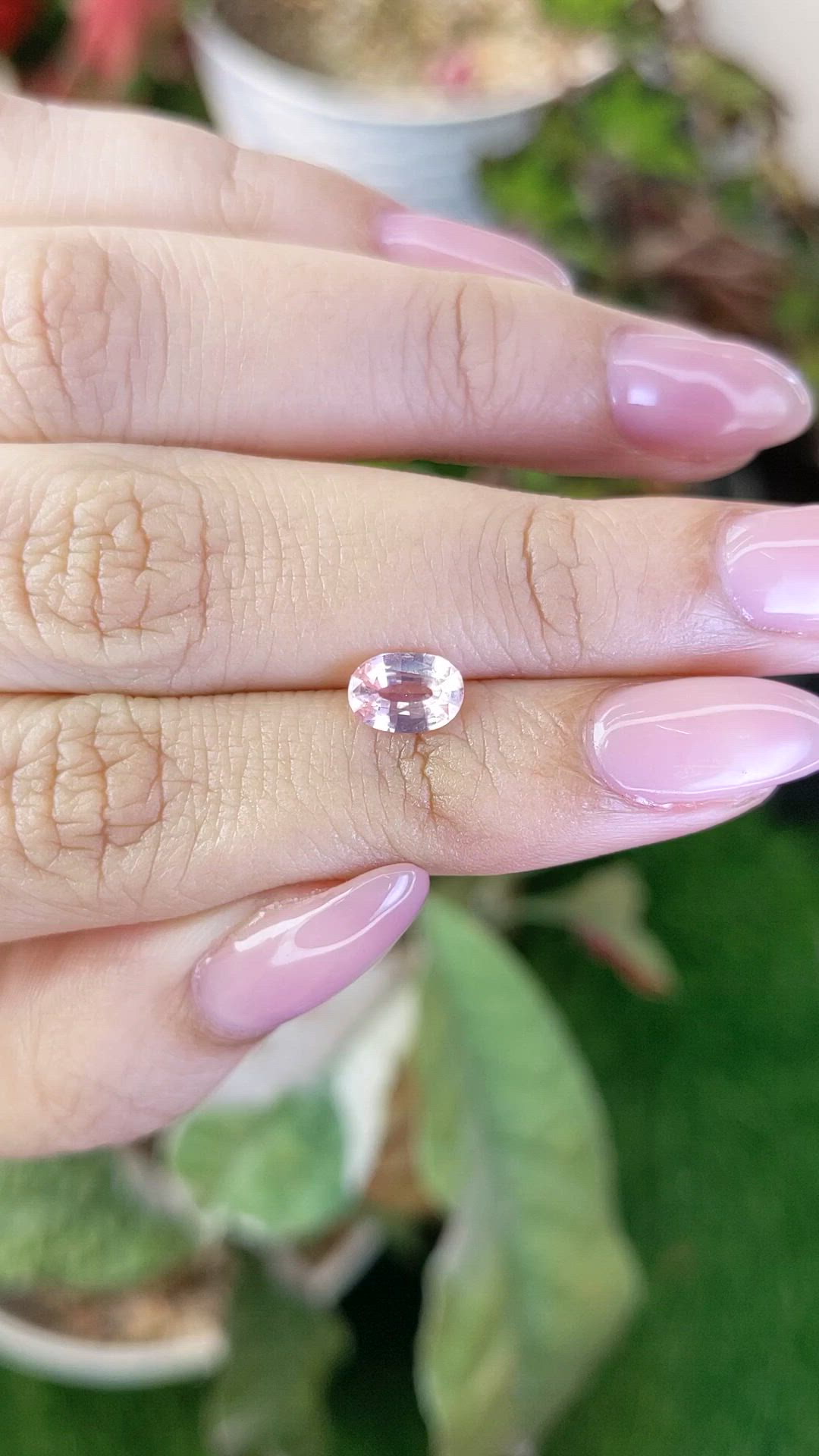 1.05 Ct. Padparadscha Sapphire from Ceylon (Sri Lanka) Size Video