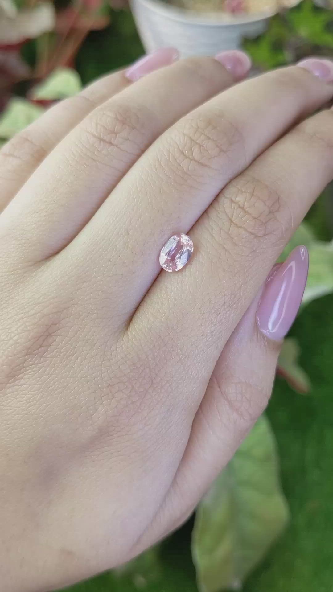 1.05 Ct. Padparadscha Sapphire from Ceylon (Sri Lanka) Size Video