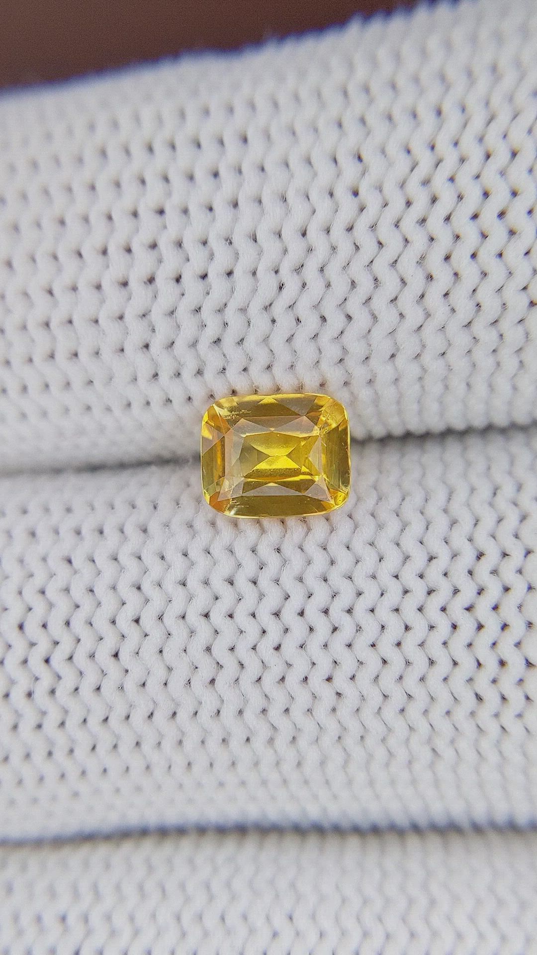 1.03 Ct. Yellow Sapphire from Ceylon (Sri Lanka) Size Video