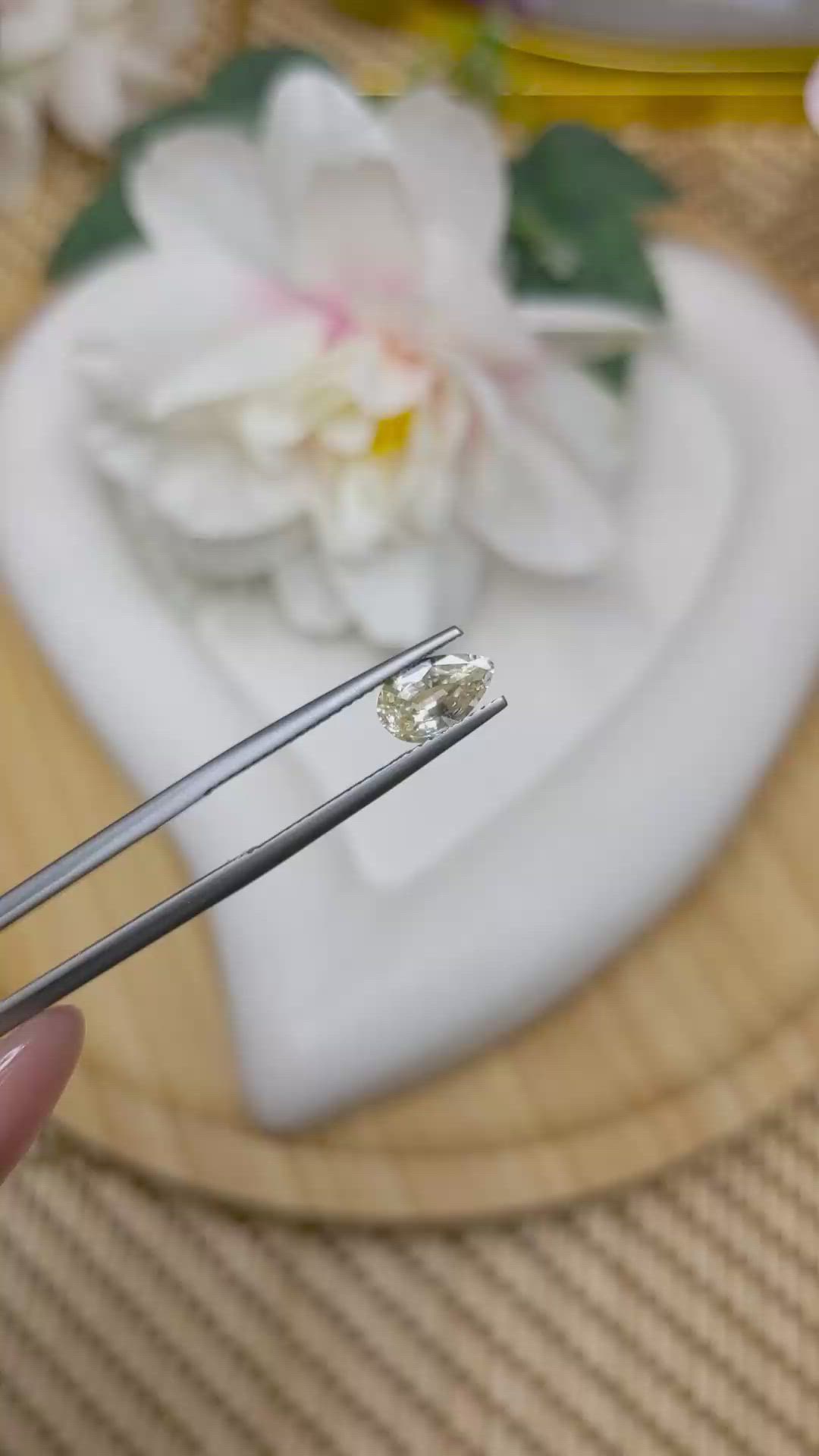 1.15 Ct. Yellow Sapphire from Ceylon (Sri Lanka) Size Video