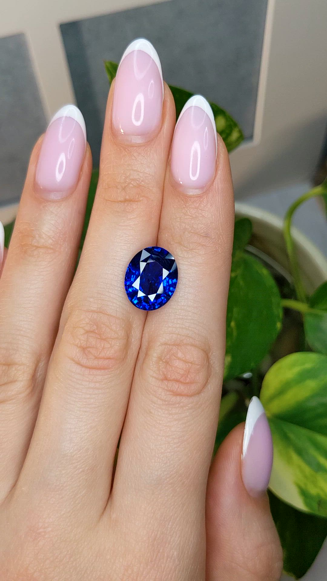 8.06 Ct. Blue Sapphire from Ceylon (Sri Lanka) Size Video