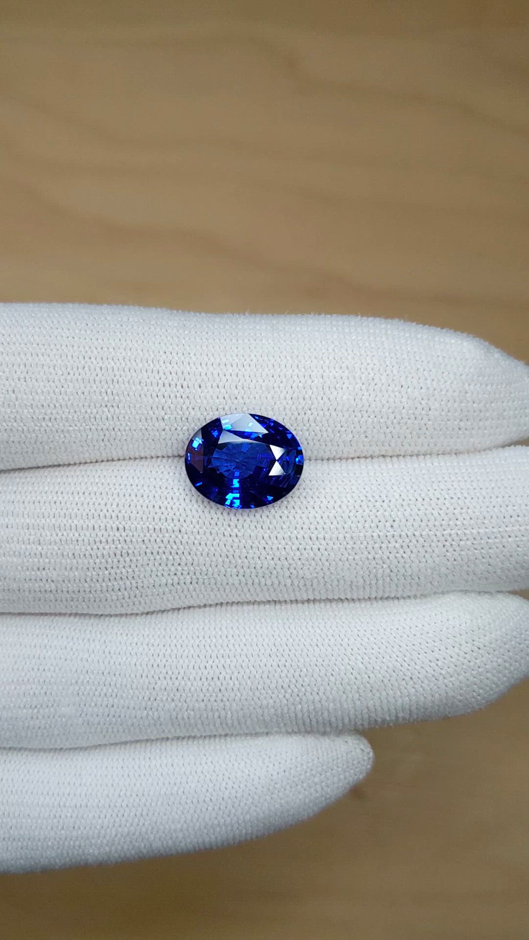 8.06 Ct. Blue Sapphire from Ceylon (Sri Lanka) Size Video