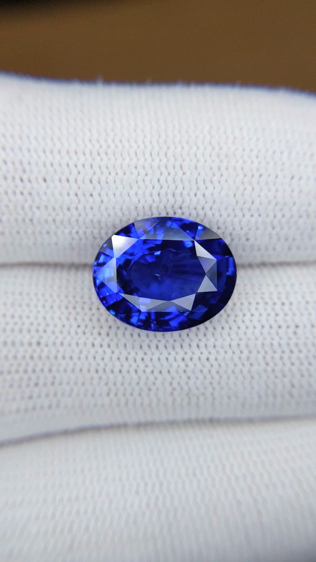 8.06 Ct. Blue Sapphire from Ceylon (Sri Lanka) Size Video