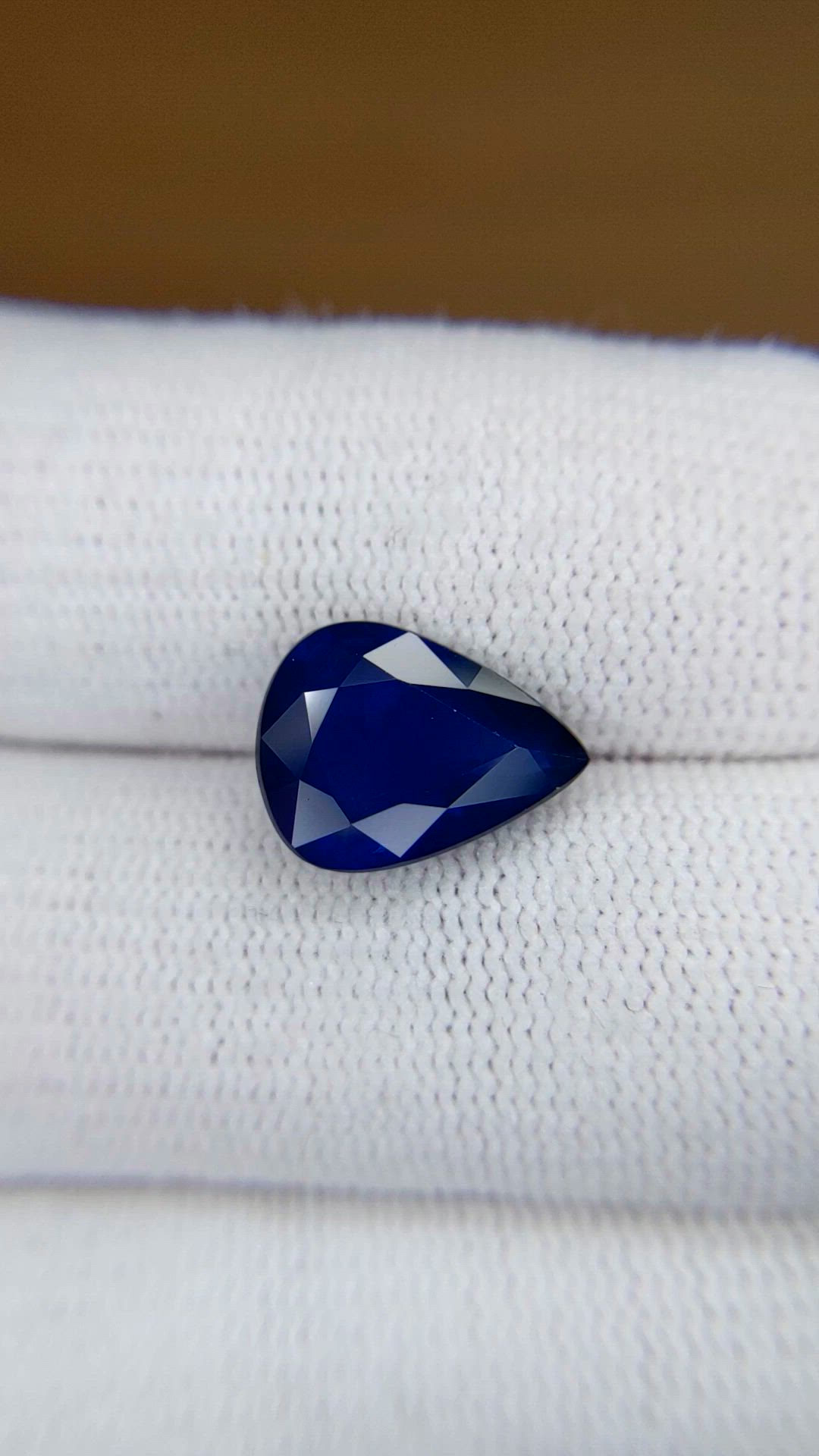 4.41 Ct. Blue Sapphire from Ceylon (Sri Lanka) Size Video