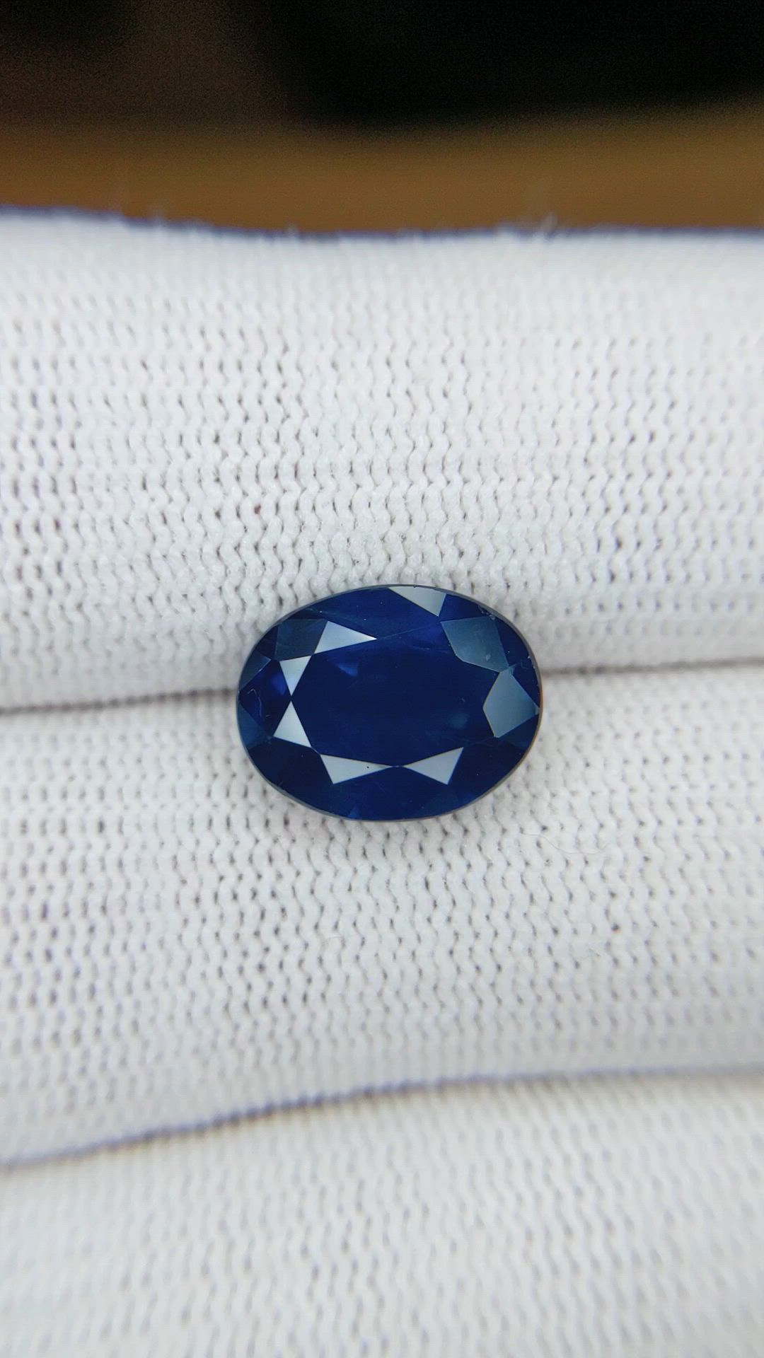 5.18 Ct. Blue Sapphire from Ceylon (Sri Lanka) Size Video