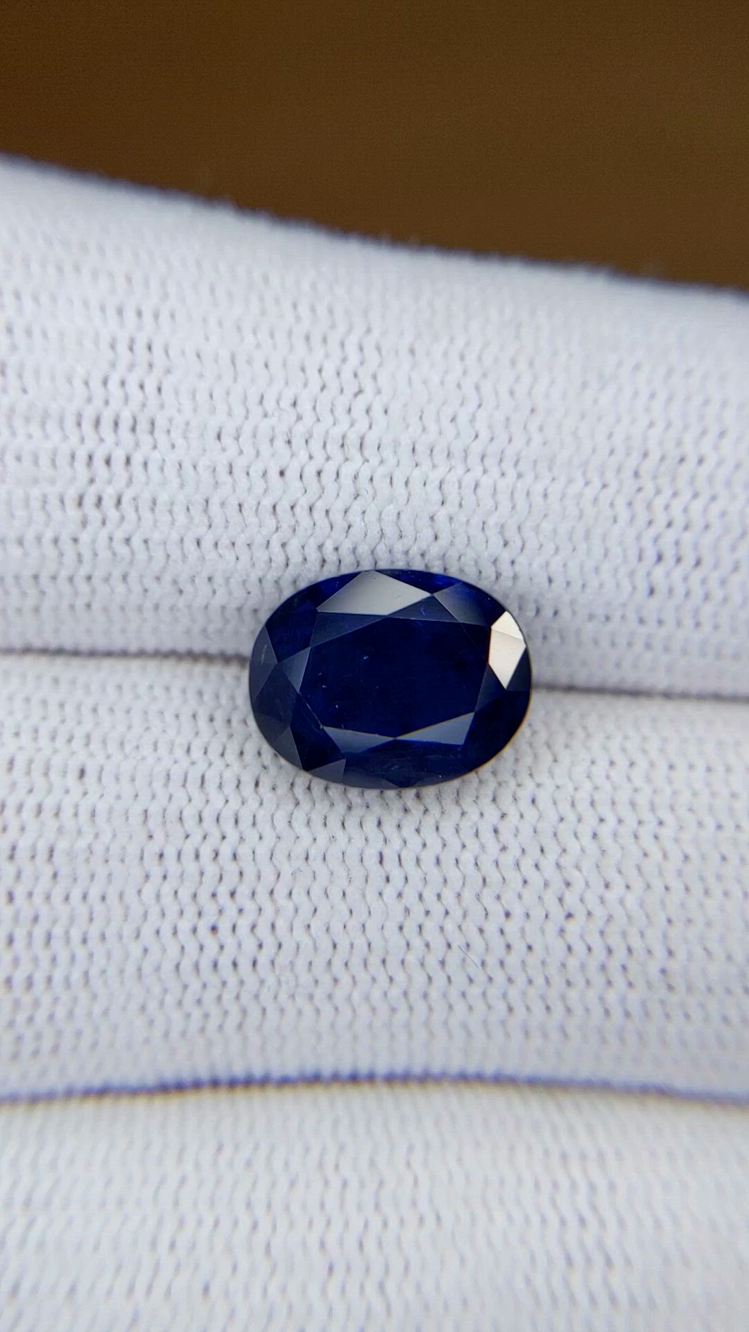 5.46 Ct. Blue Sapphire from Ceylon (Sri Lanka) Size Video