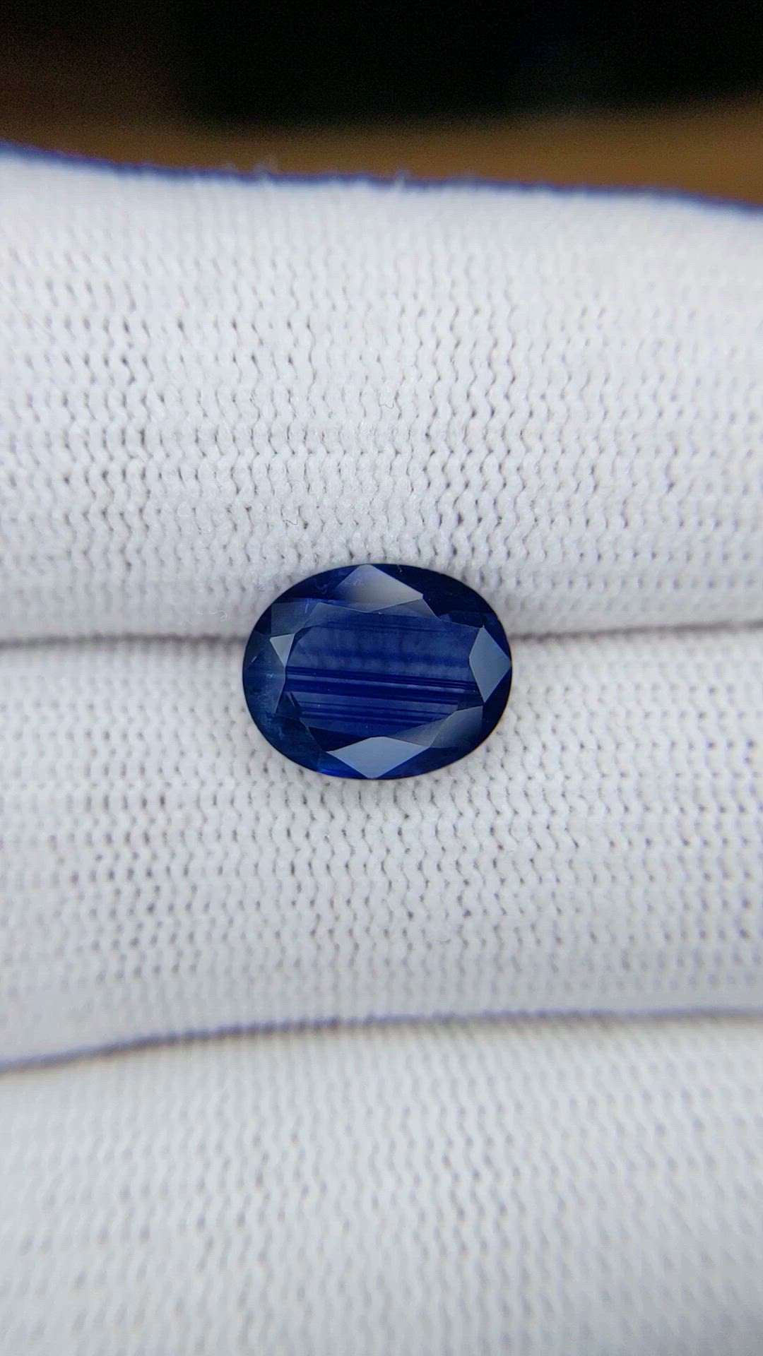 3.27 Ct. Blue Sapphire from Ceylon (Sri Lanka) Size Video
