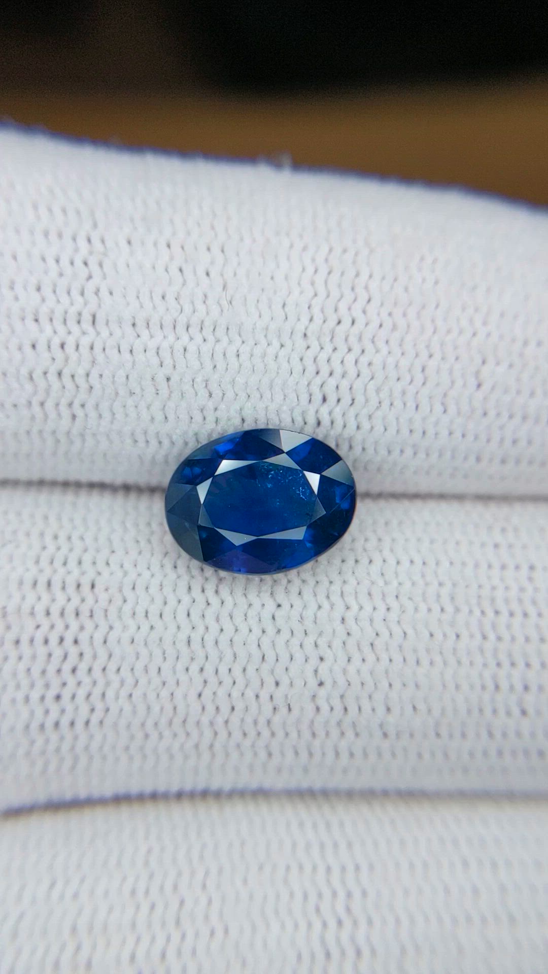 3.24 Ct. Blue Sapphire from Ceylon (Sri Lanka) Size Video