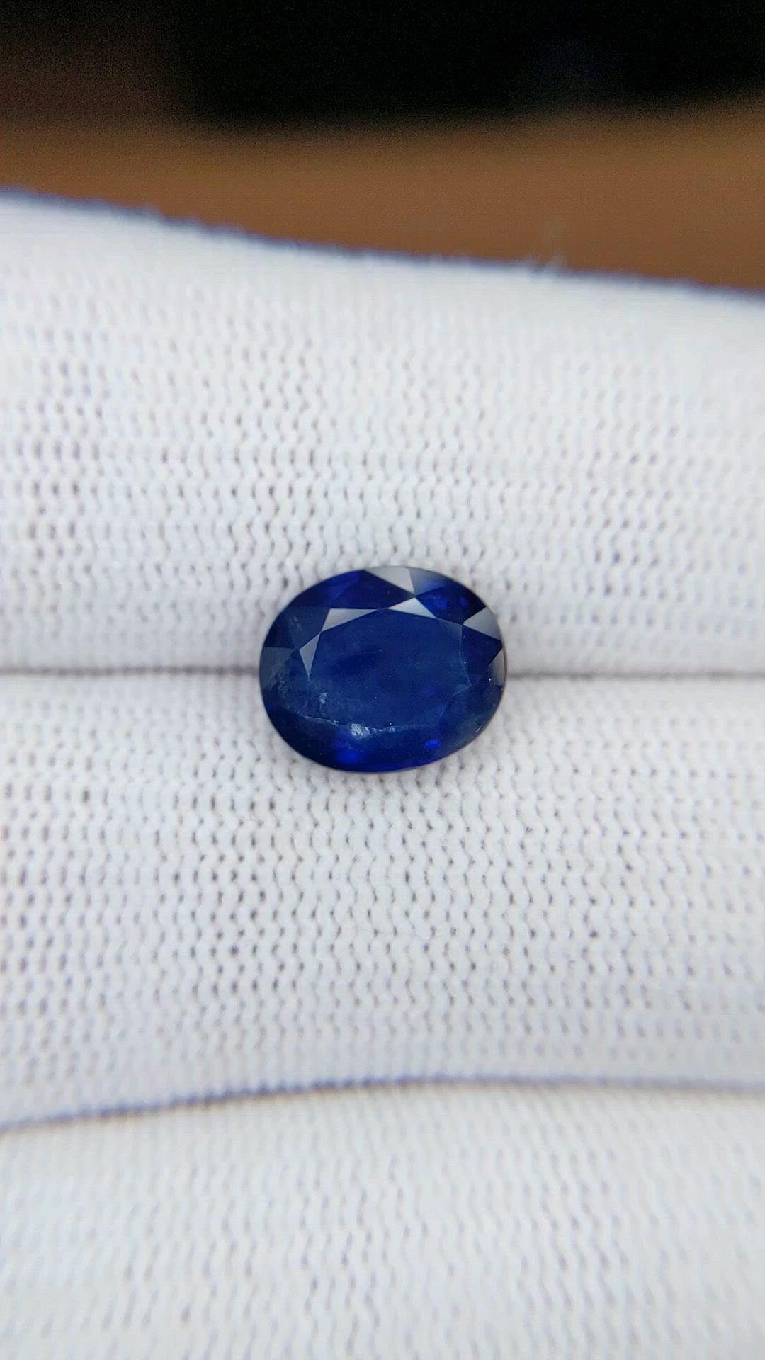 3.53 Ct. Blue Sapphire from Ceylon (Sri Lanka) Size Video