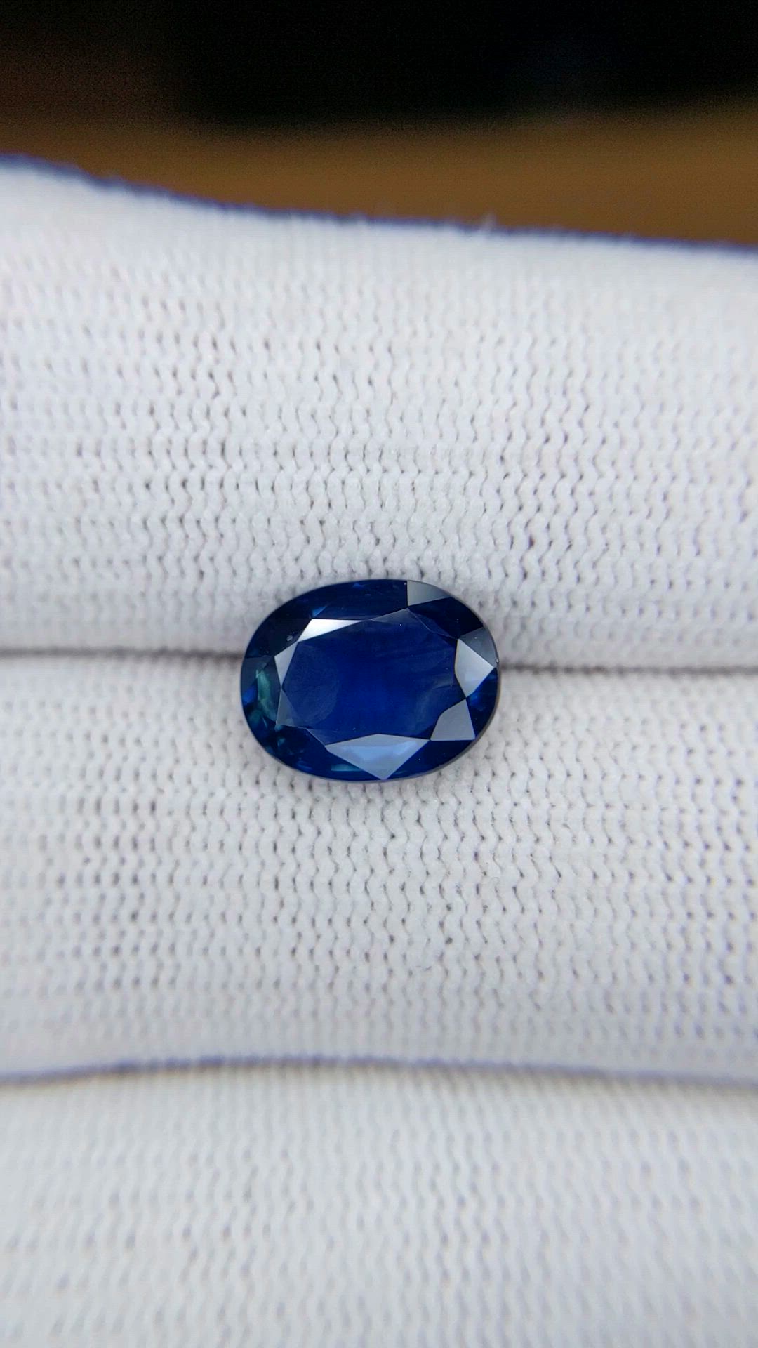 3.21 Ct. Blue Sapphire from Ceylon (Sri Lanka) Size Video