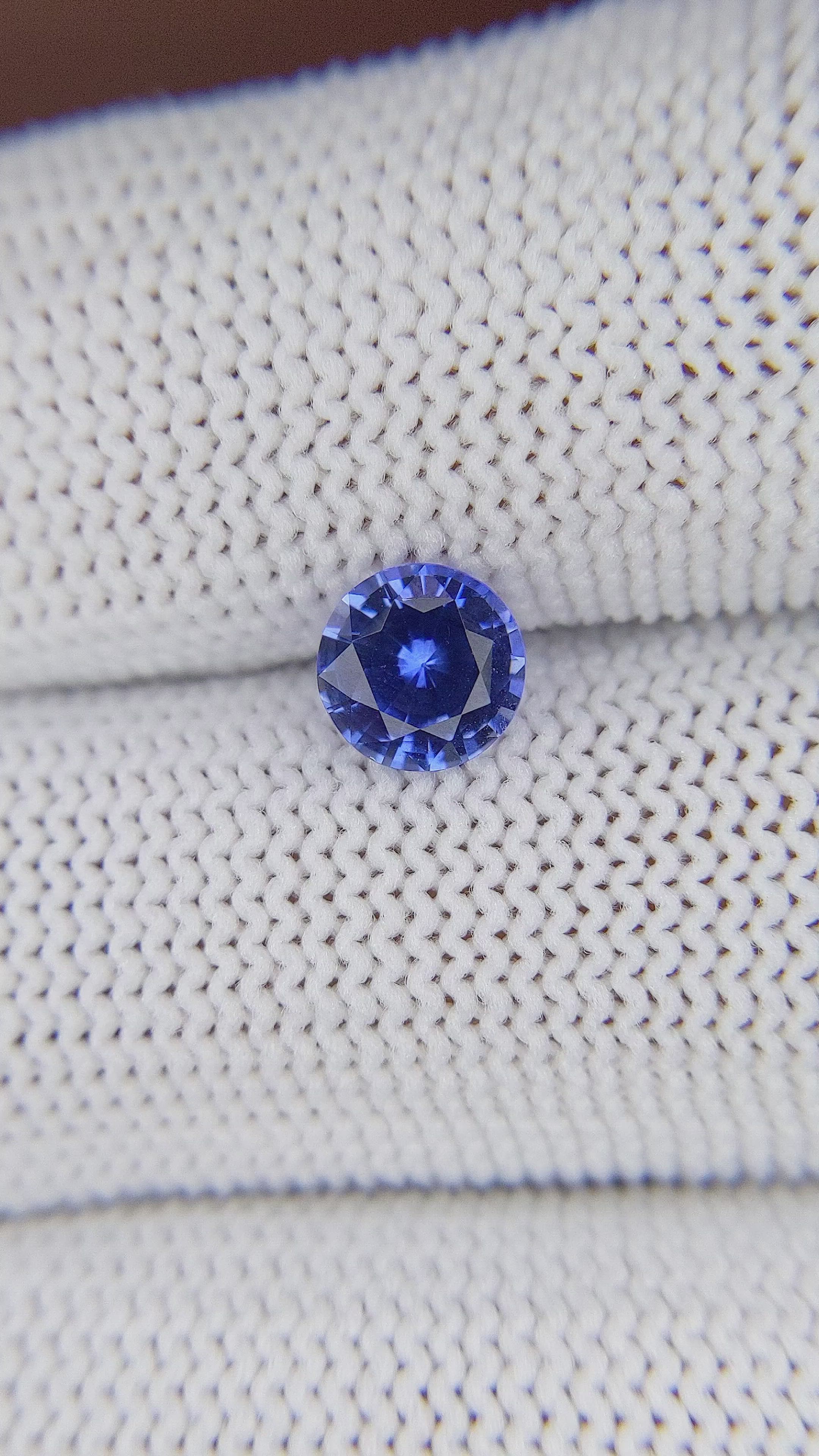 1.00 Ct. Blue Sapphire from Ceylon (Sri Lanka) Size Video