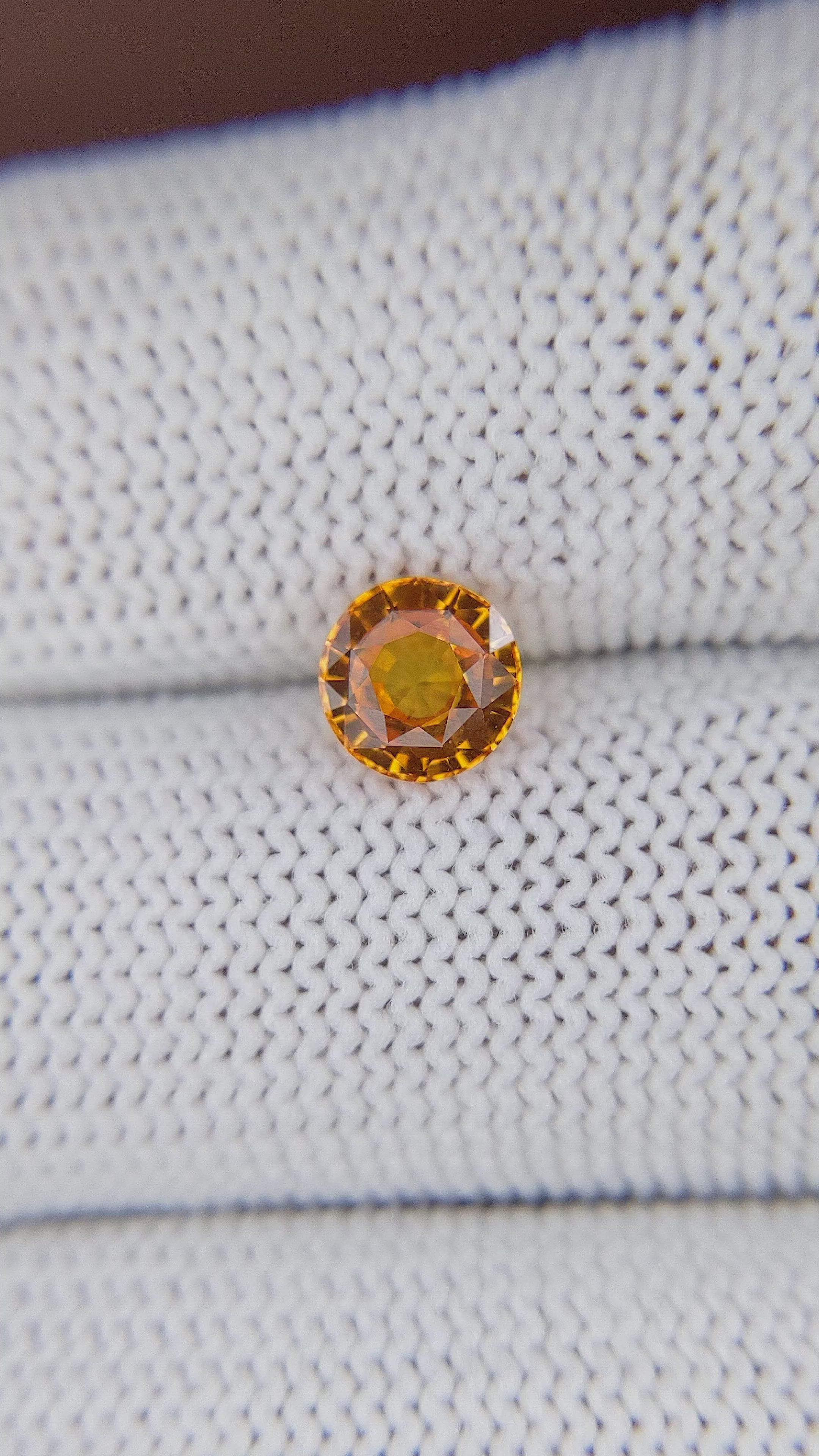 1.08 Ct. Yellowish Orange Sapphire from Ceylon (Sri Lanka) Size Video