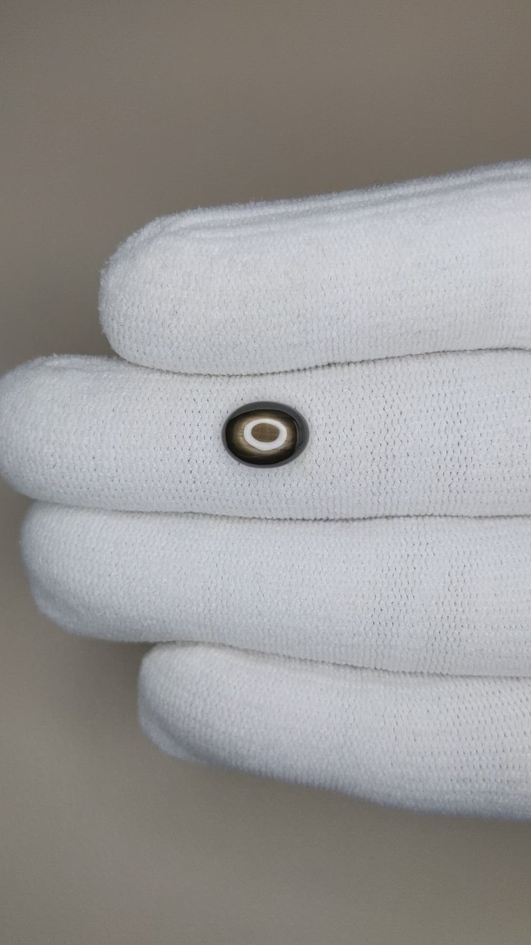 2.36 Ct. Black Star Sapphire from Ceylon (Sri Lanka) Size Video