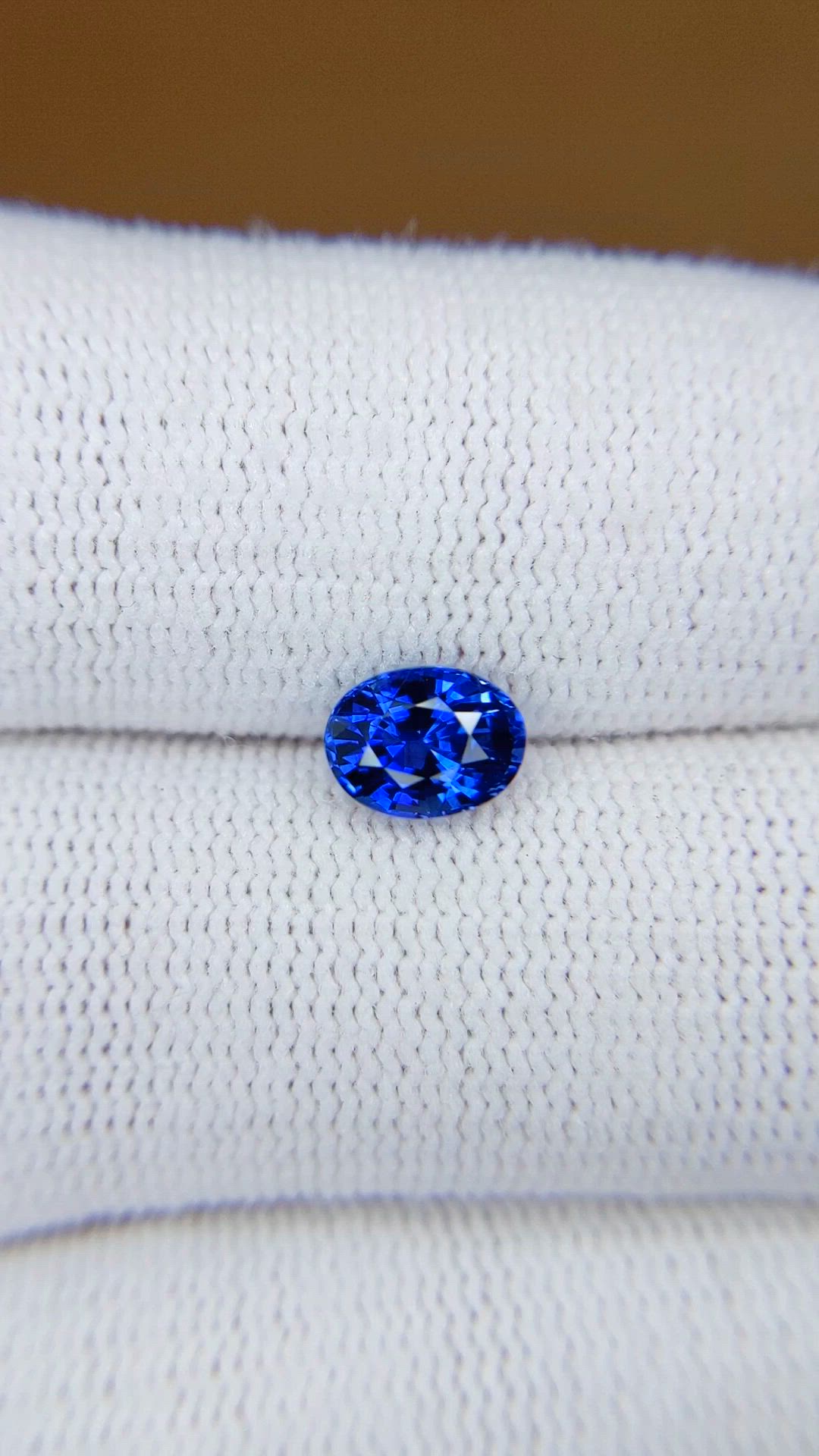 1.26 Ct. Blue Sapphire from Ceylon (Sri Lanka) Size Video