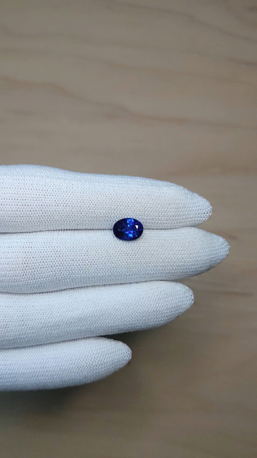 1.72 Ct. Blue Sapphire from Ceylon (Sri Lanka) Size Video