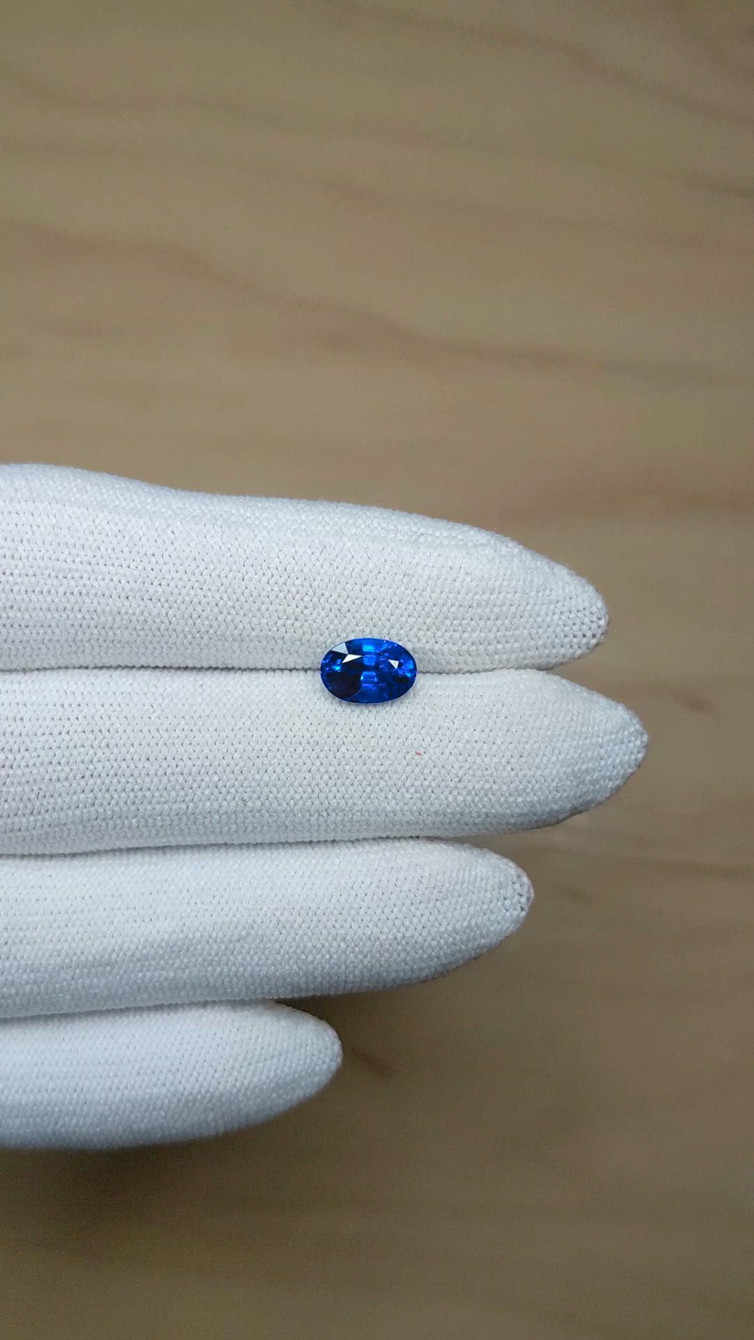 1.71 Ct. Blue Sapphire from Ceylon (Sri Lanka) Size Video