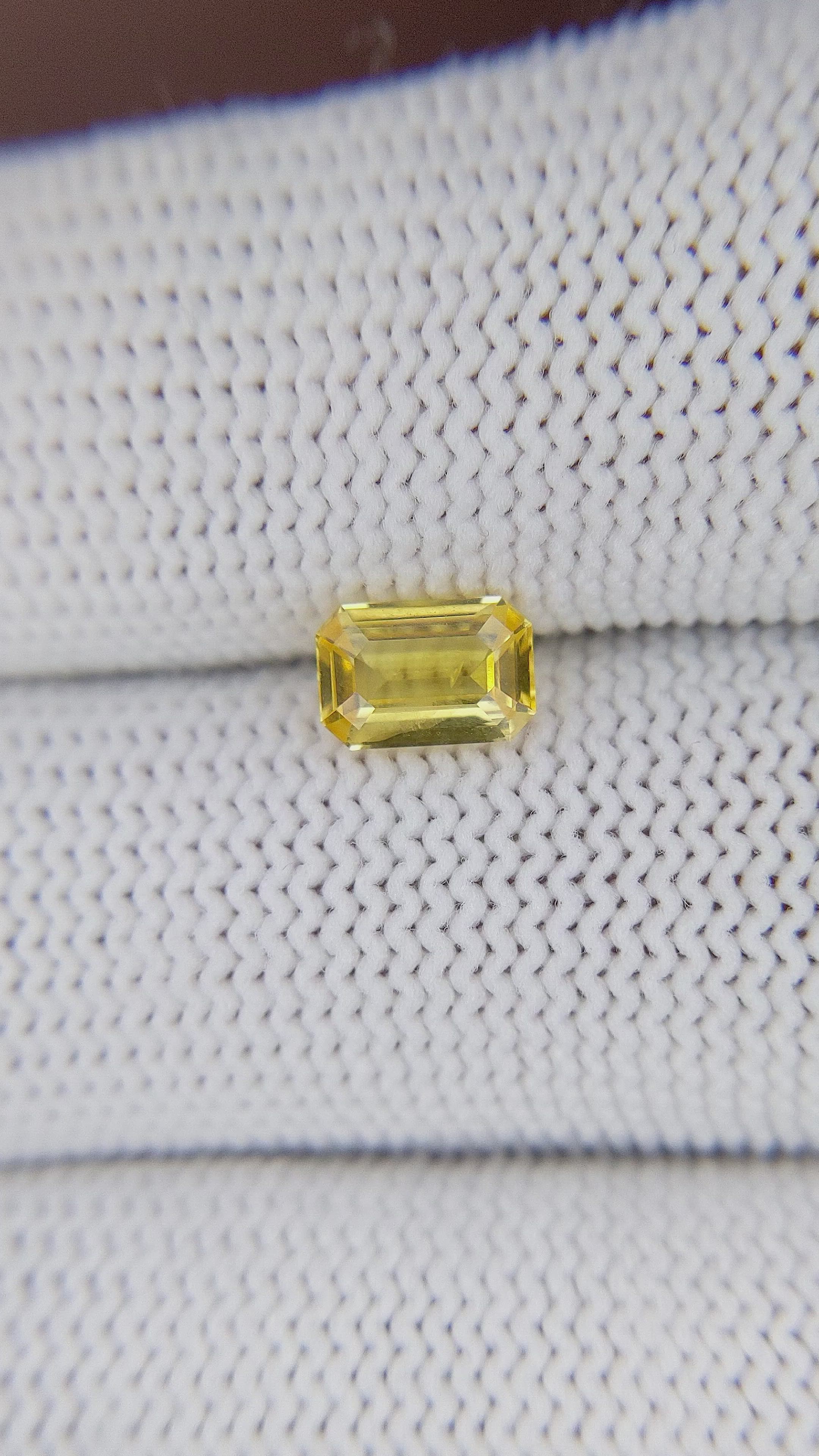 1.00 Ct. Yellow Sapphire from Ceylon (Sri Lanka) Size Video