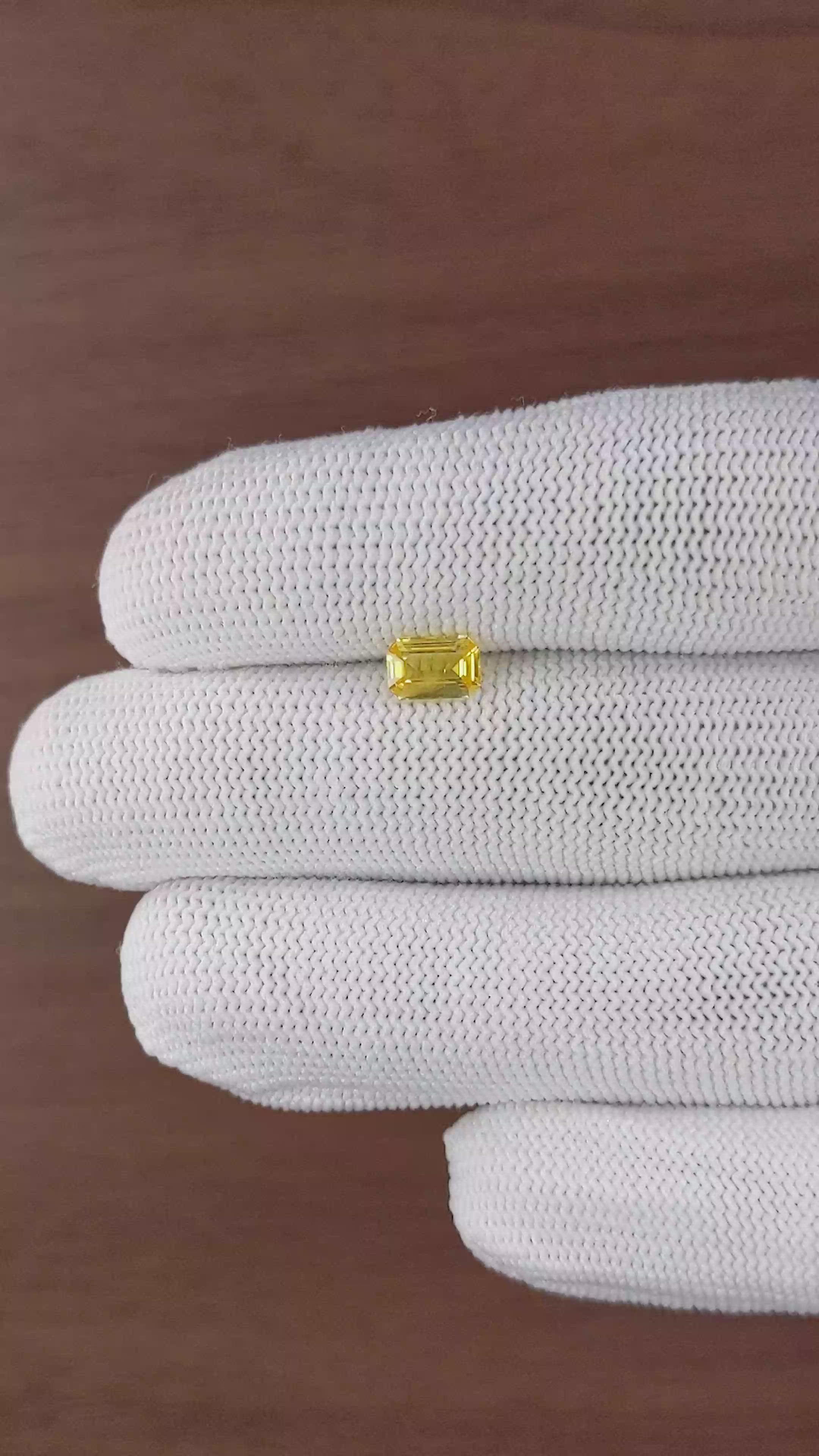 1.00 Ct. Yellow Sapphire from Ceylon (Sri Lanka) Size Video