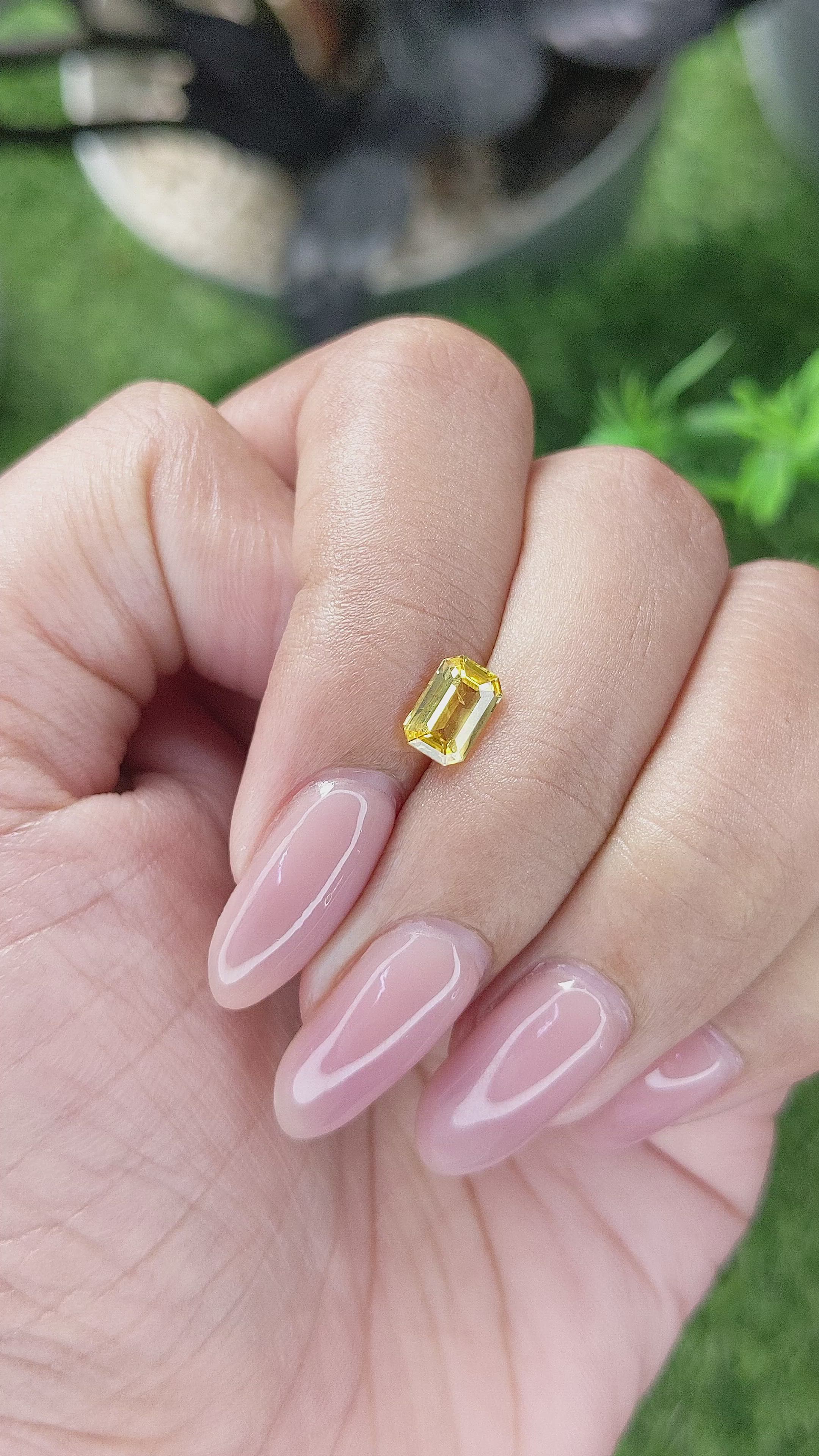 1.00 Ct. Yellow Sapphire from Ceylon (Sri Lanka) Size Video